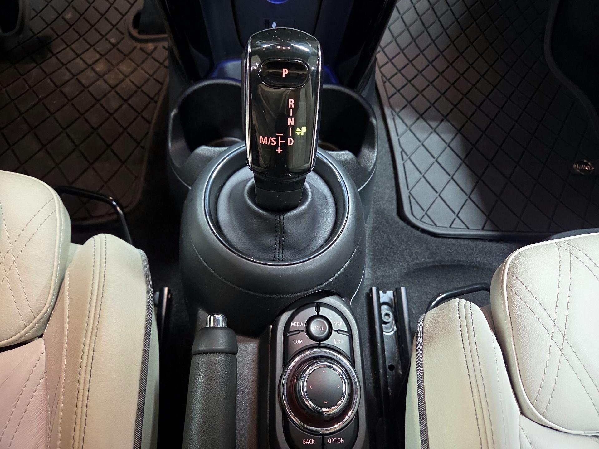 Thumbnail: 2023 MINI Cooper Hardtop - 17