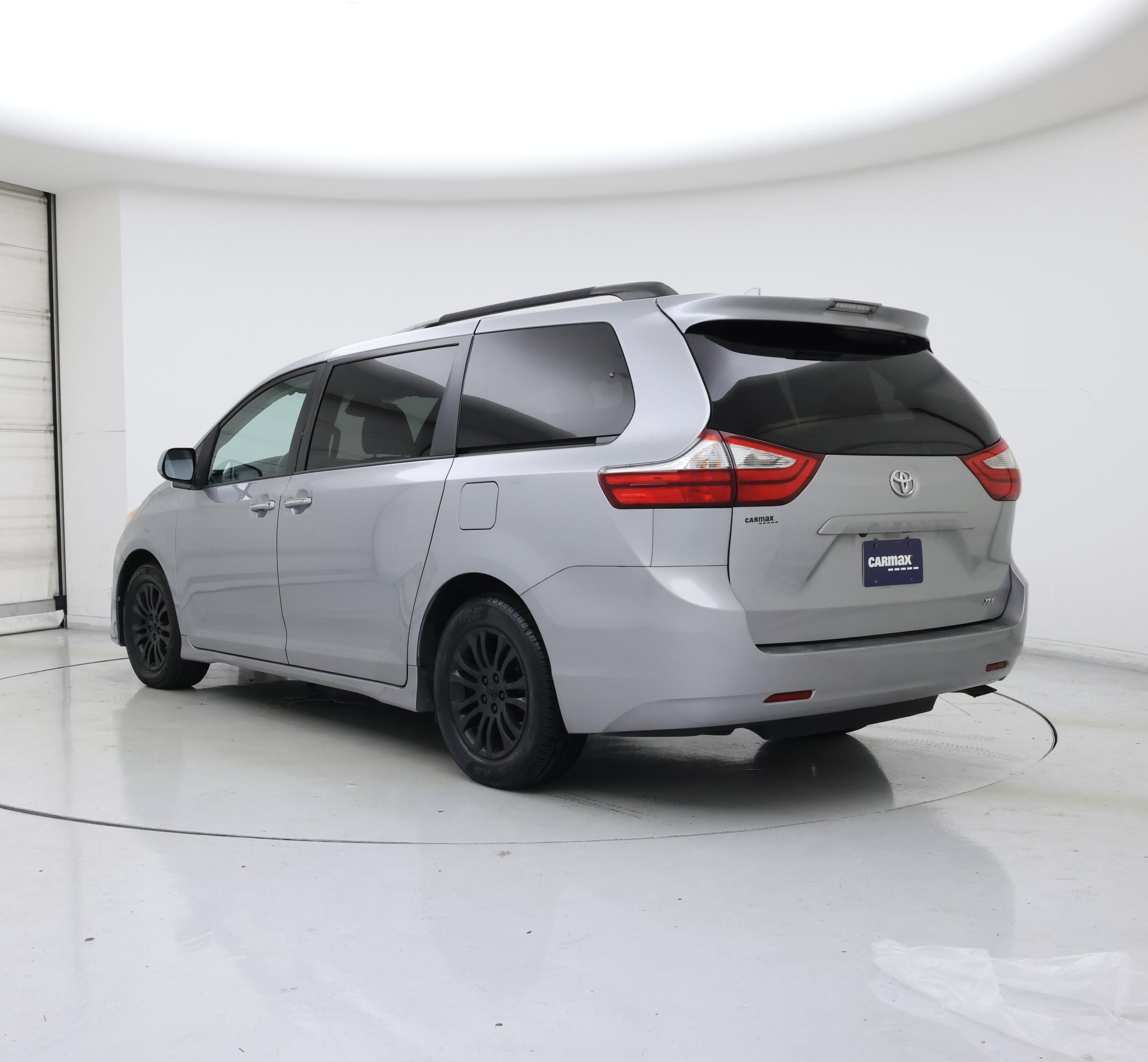 Thumbnail: 2018 Toyota Sienna - 2