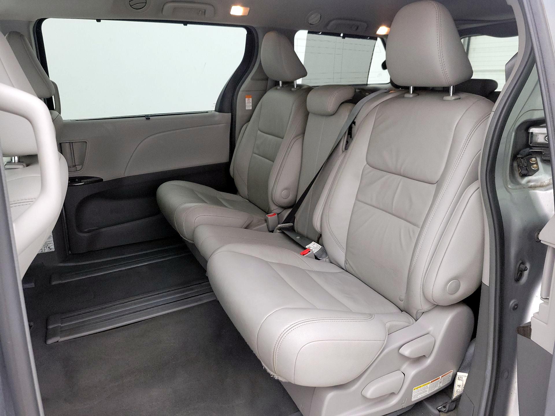 Thumbnail: 2018 Toyota Sienna - 20