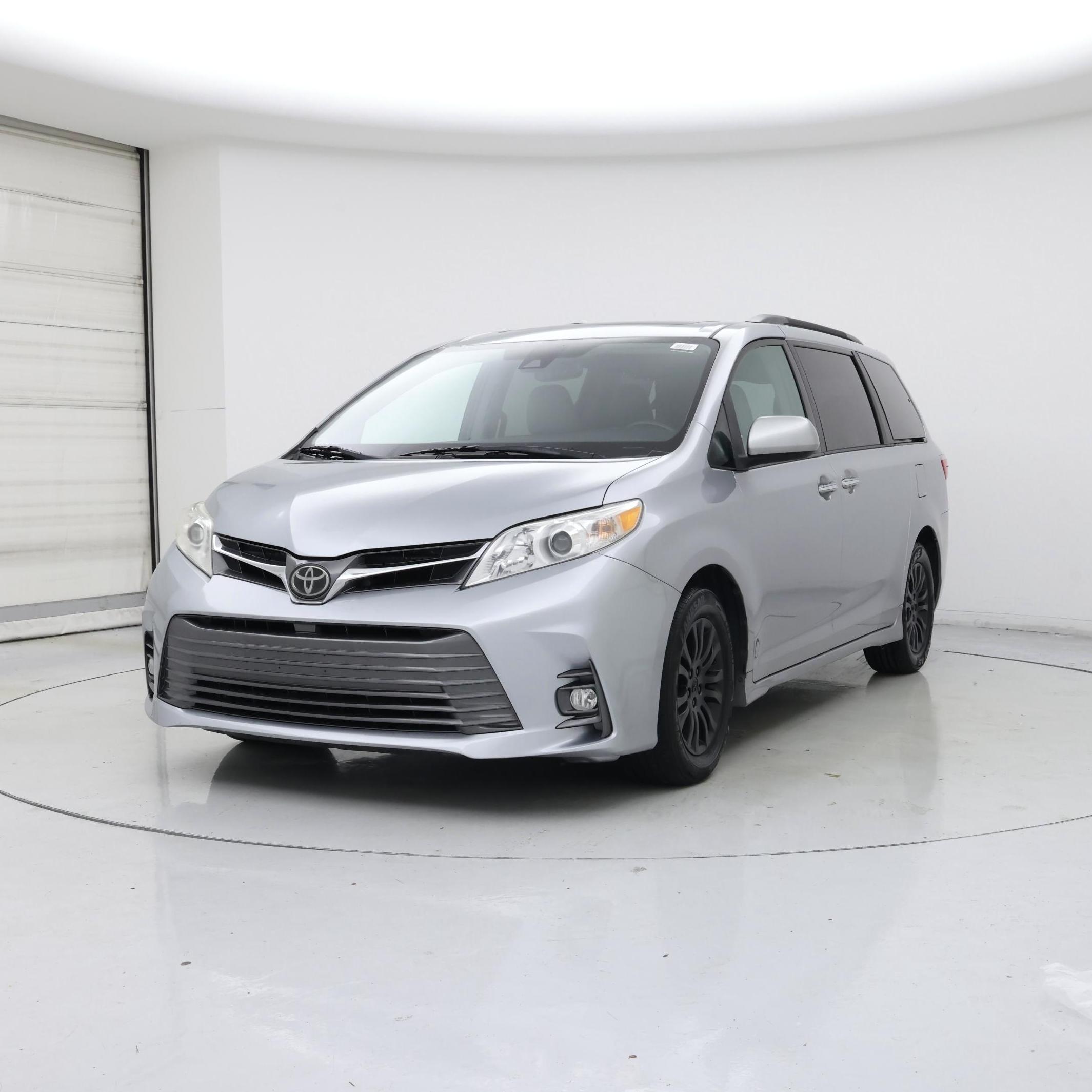 Thumbnail: 2018 Toyota Sienna - 4