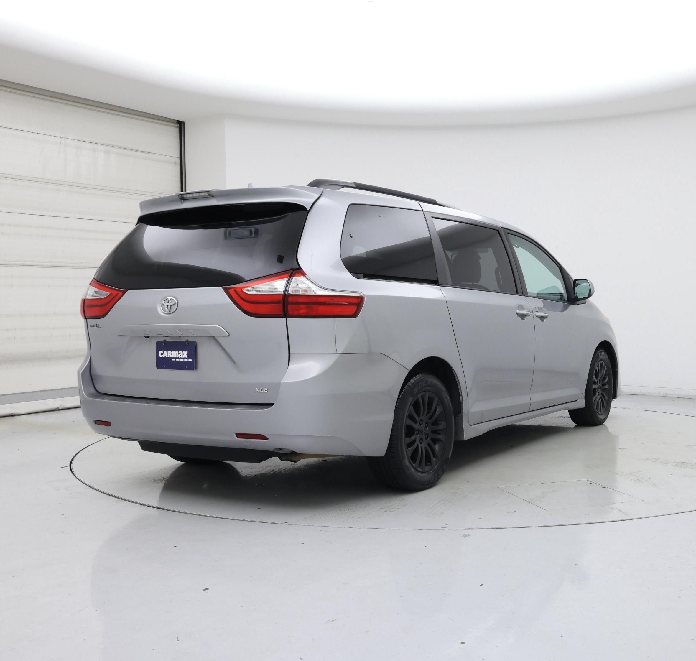 Thumbnail: 2018 Toyota Sienna - 8