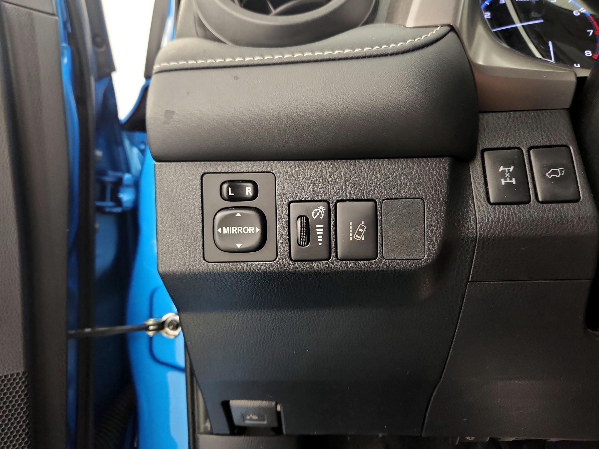 Thumbnail: 2018 Toyota RAV4 - 13