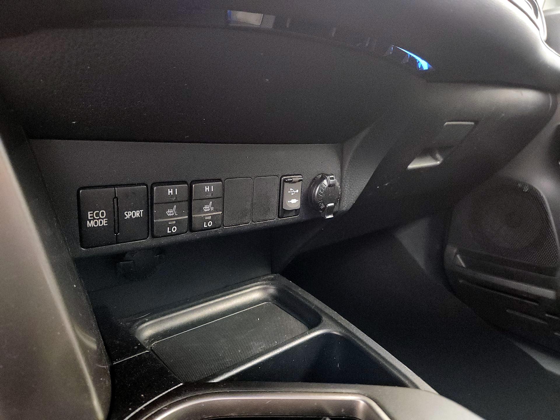 Thumbnail: 2018 Toyota RAV4 - 18
