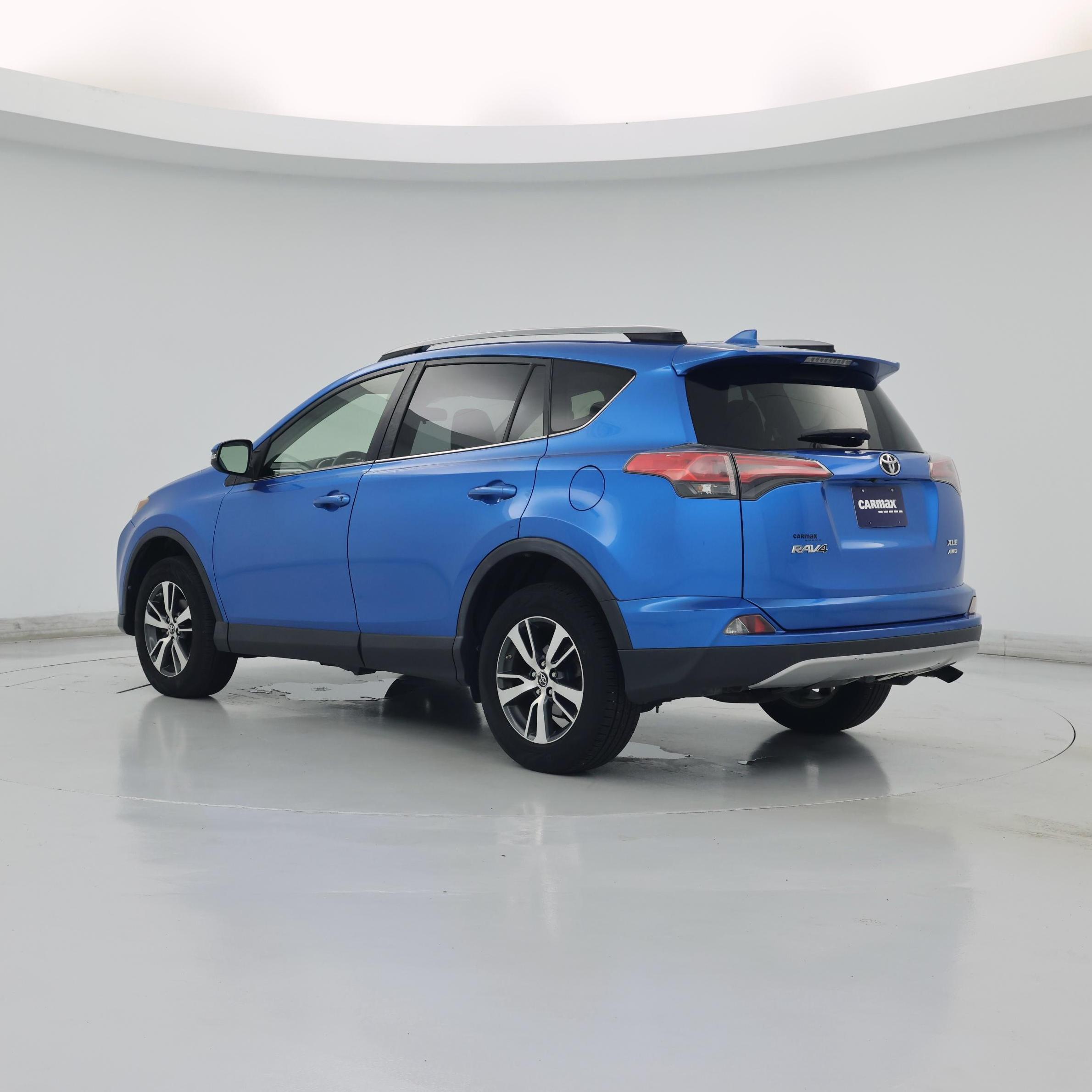 Thumbnail: 2018 Toyota RAV4 - 2