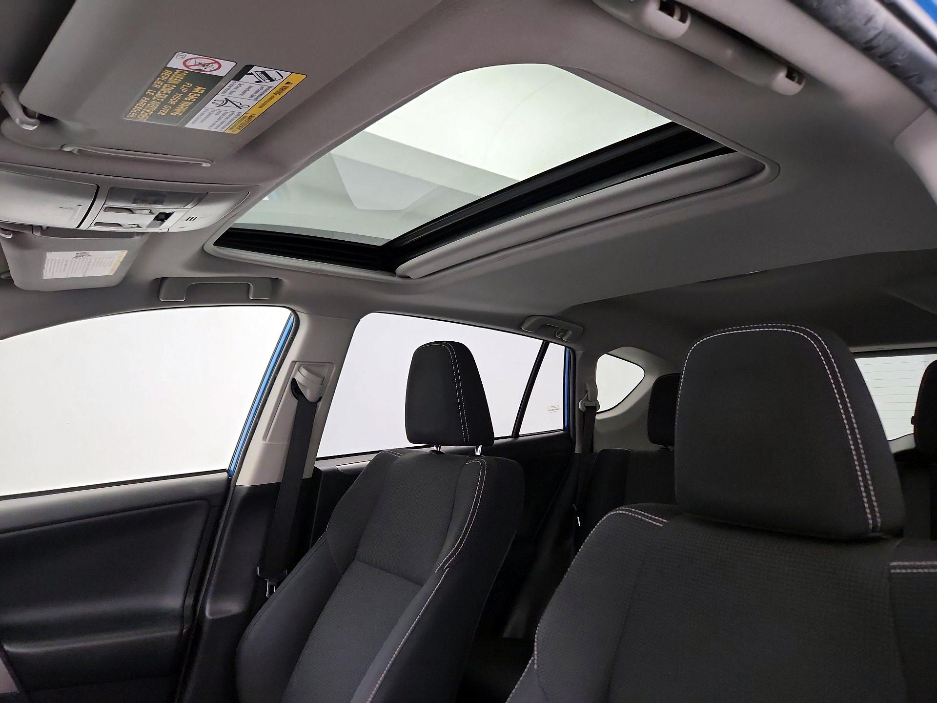 Thumbnail: 2018 Toyota RAV4 - 19