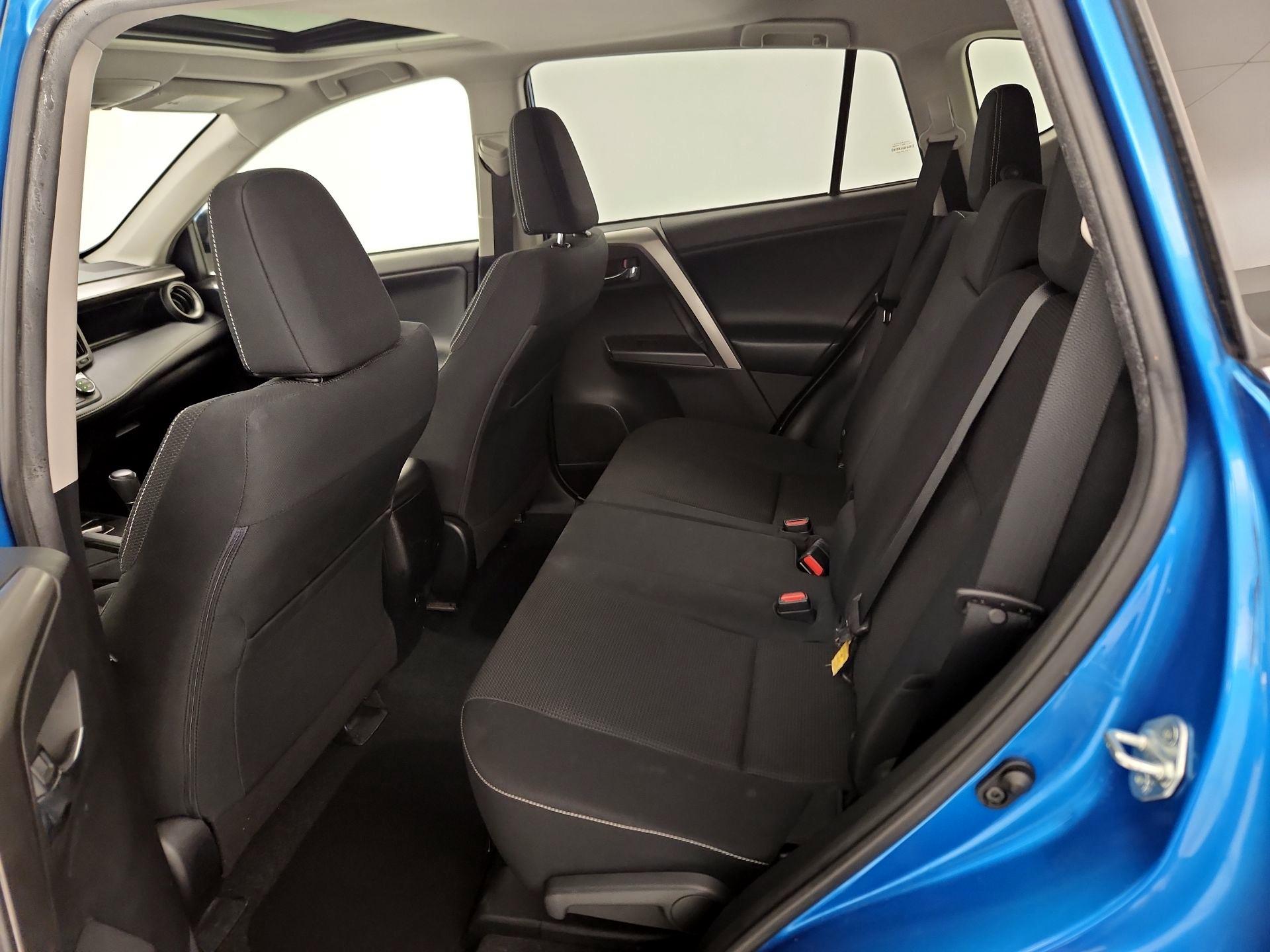 Thumbnail: 2018 Toyota RAV4 - 20