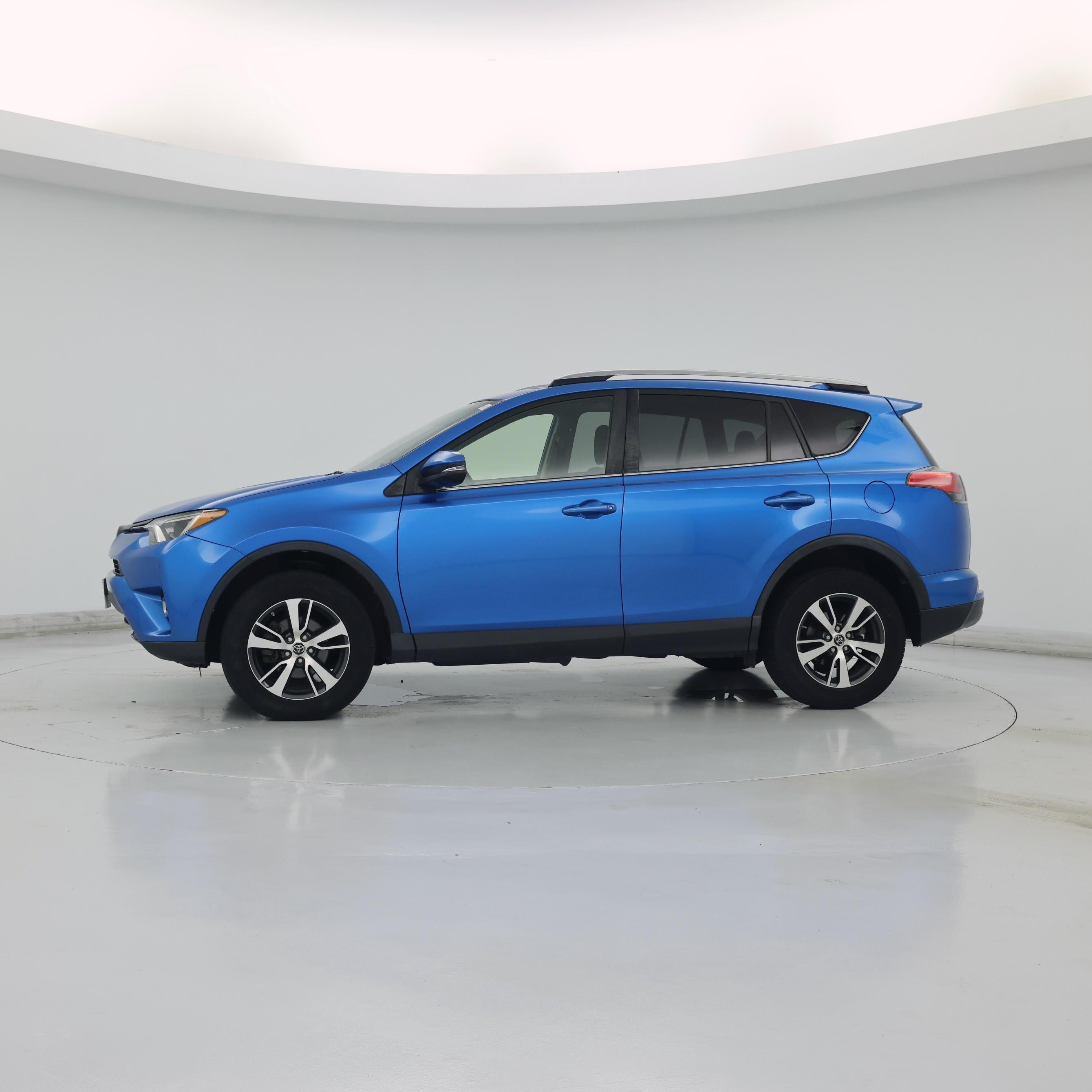 Thumbnail: 2018 Toyota RAV4 - 3