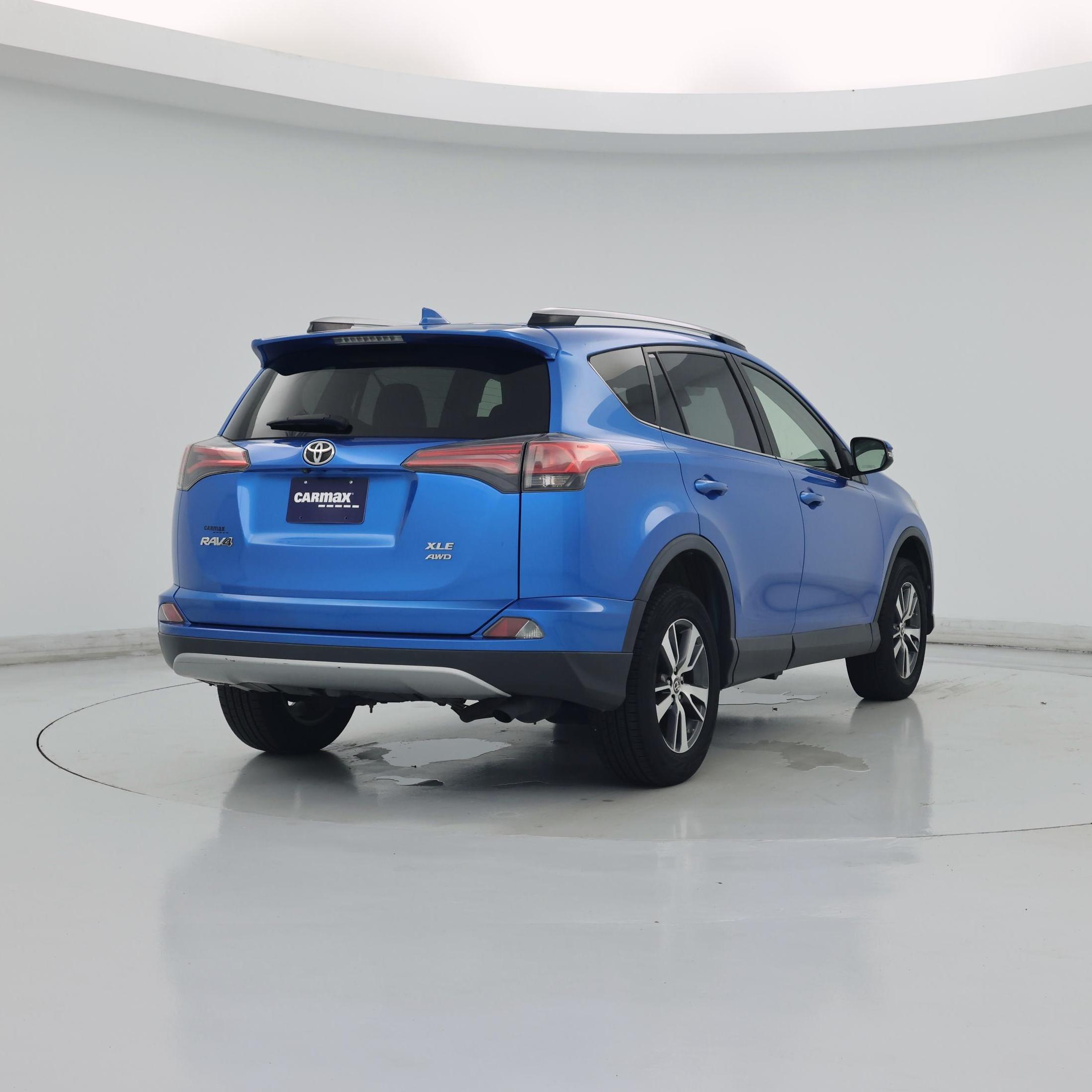 Thumbnail: 2018 Toyota RAV4 - 8