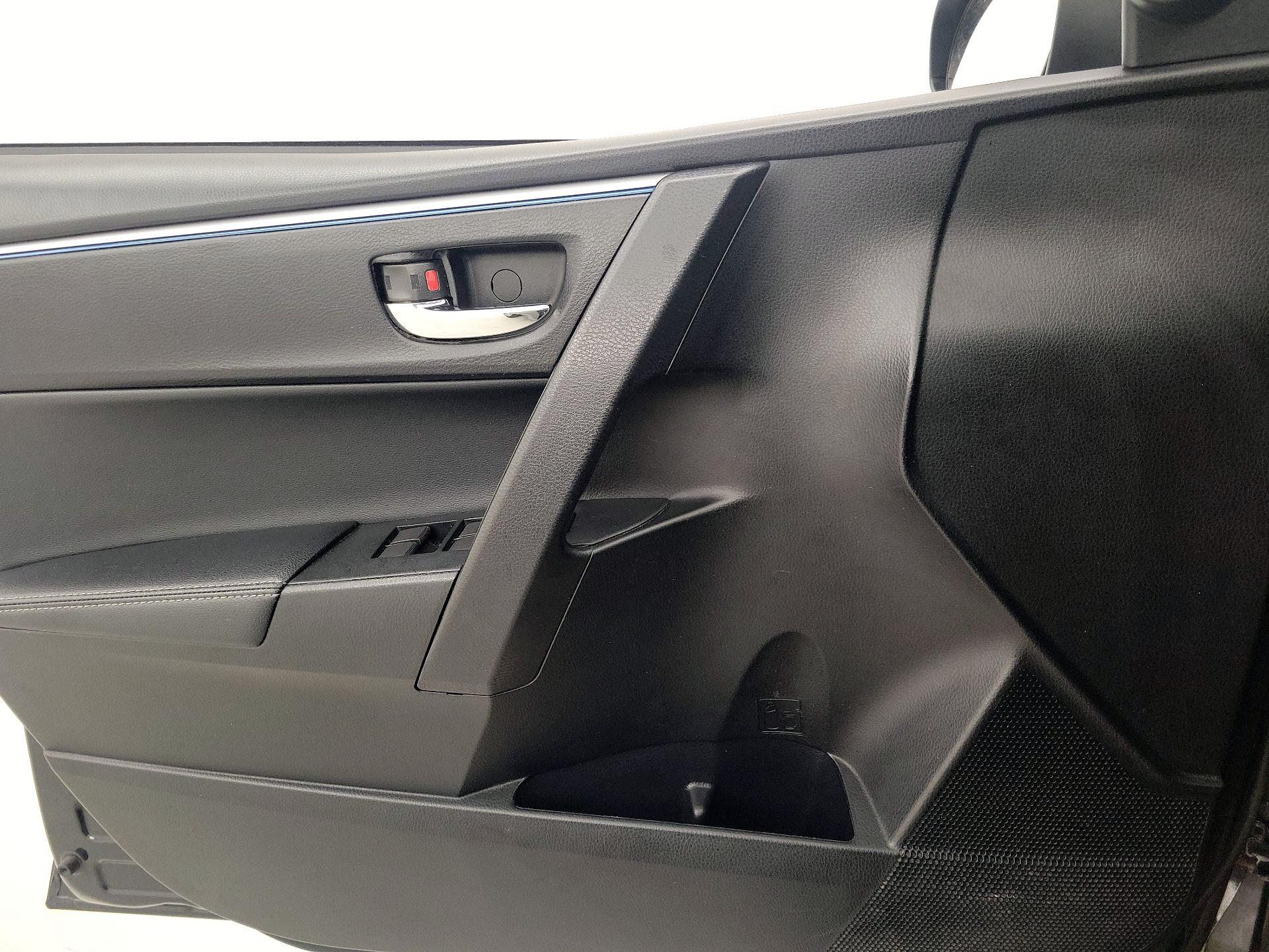 Thumbnail: 2015 Toyota Corolla - 12