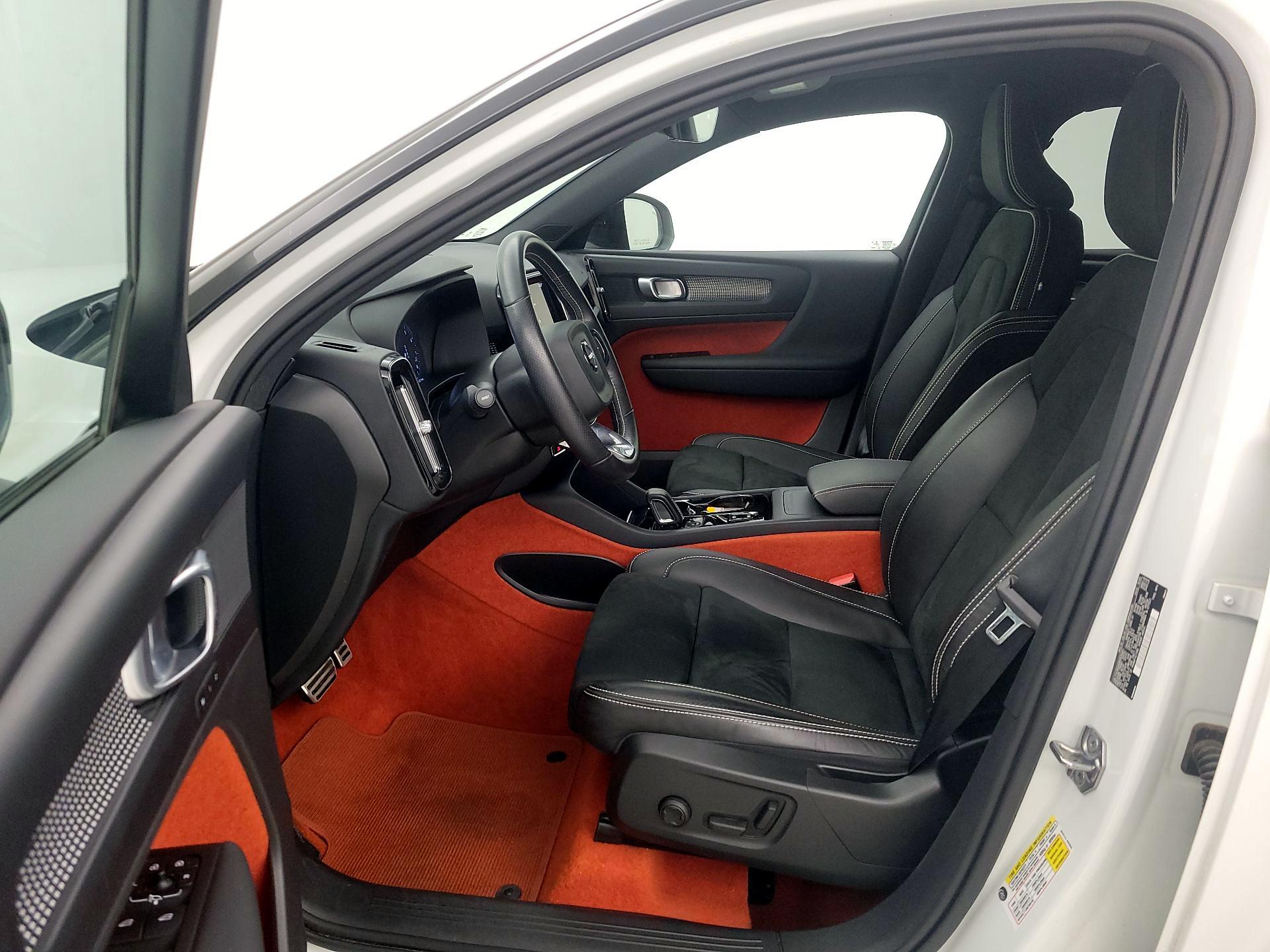 Thumbnail: 2021 Volvo XC40 - 11