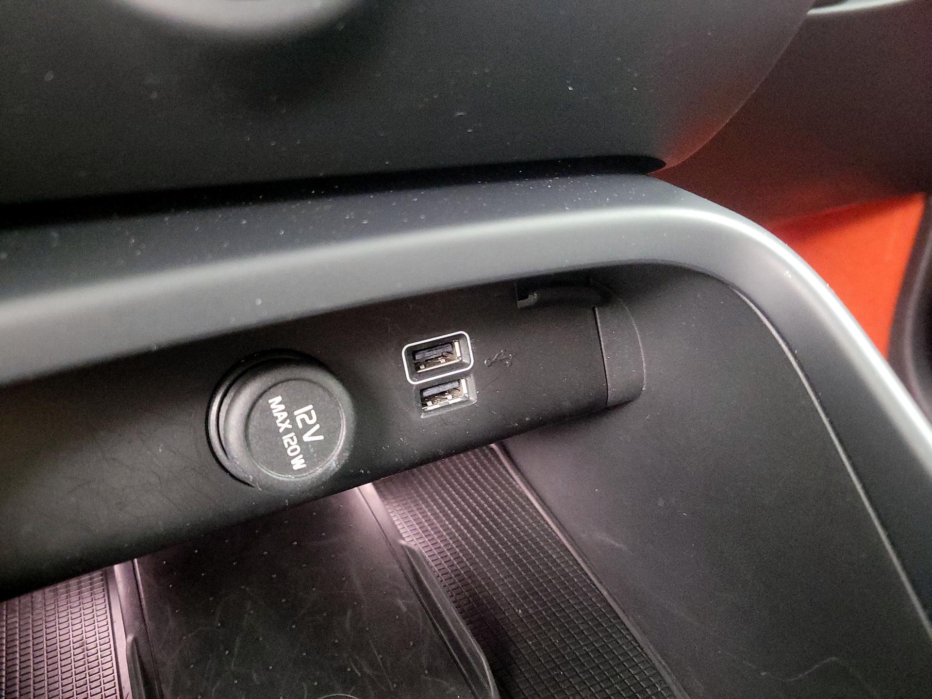 Thumbnail: 2021 Volvo XC40 - 18