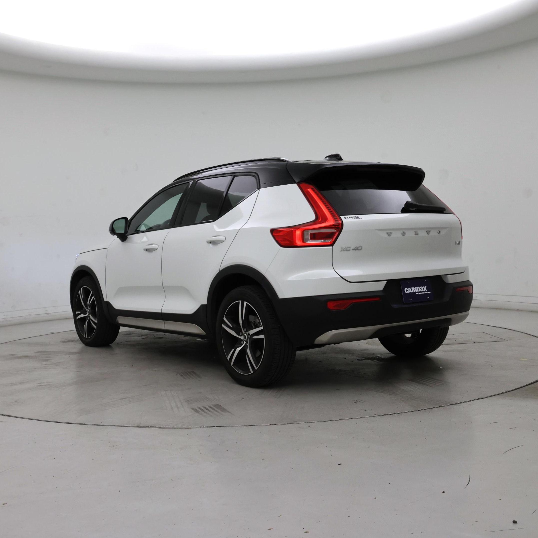 Thumbnail: 2021 Volvo XC40 - 2