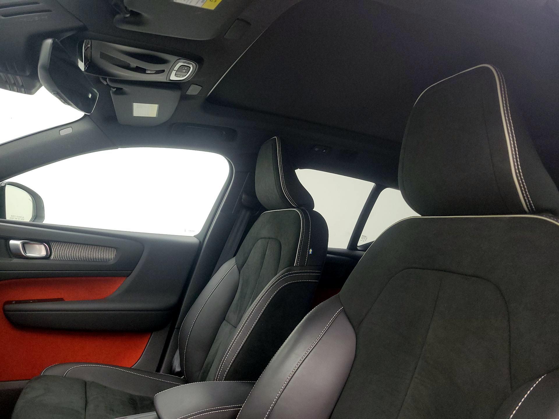 Thumbnail: 2021 Volvo XC40 - 19