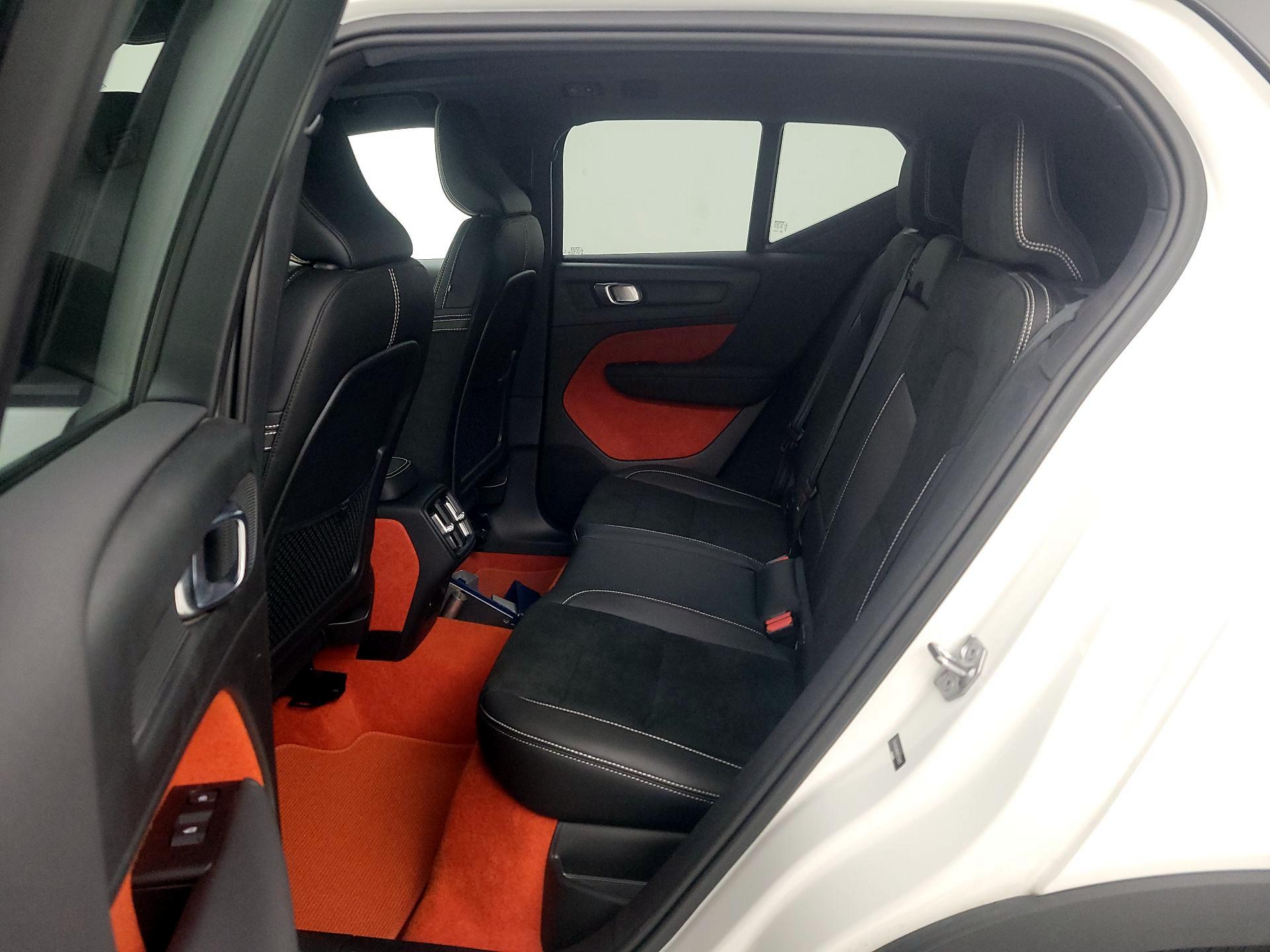 Thumbnail: 2021 Volvo XC40 - 20