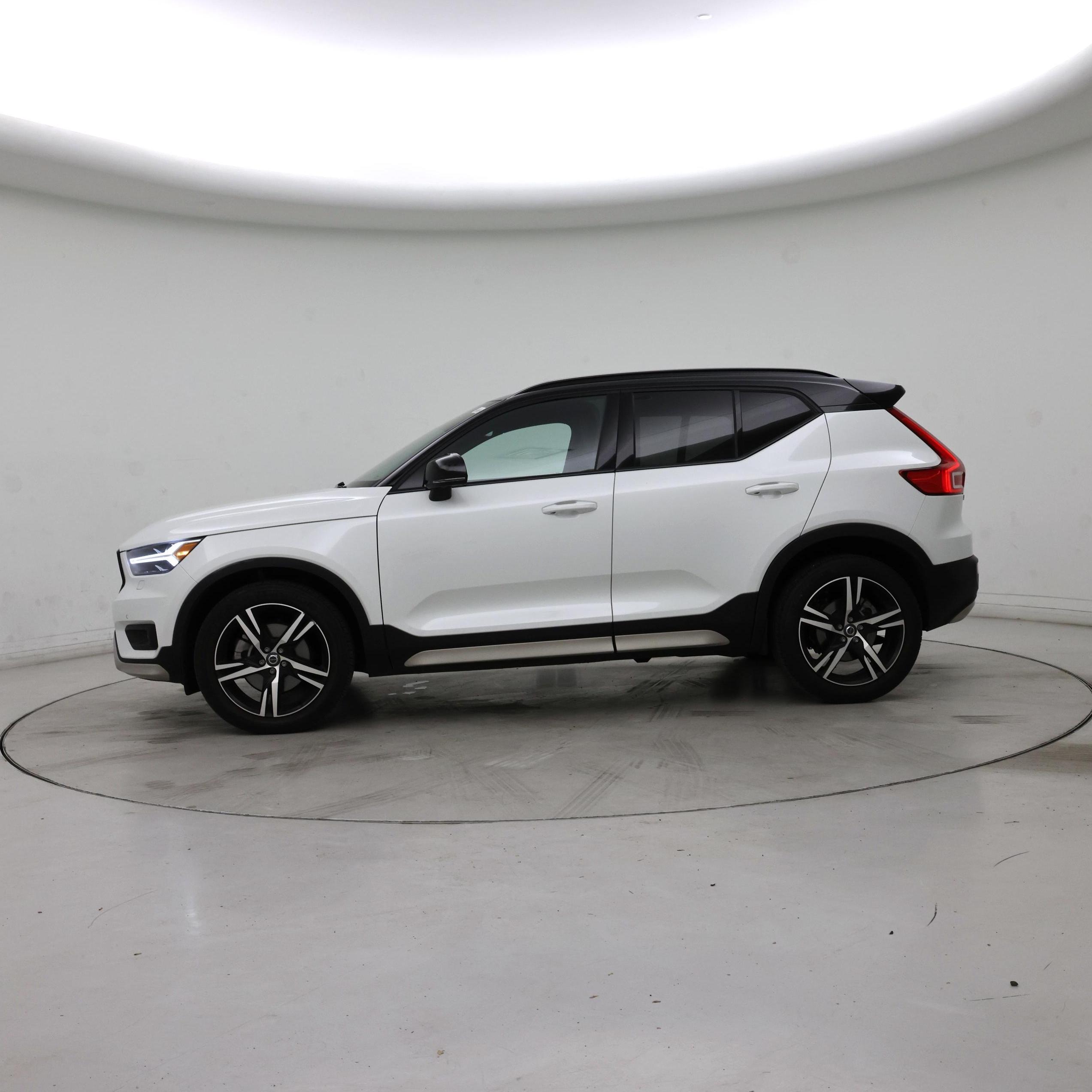 Thumbnail: 2021 Volvo XC40 - 3
