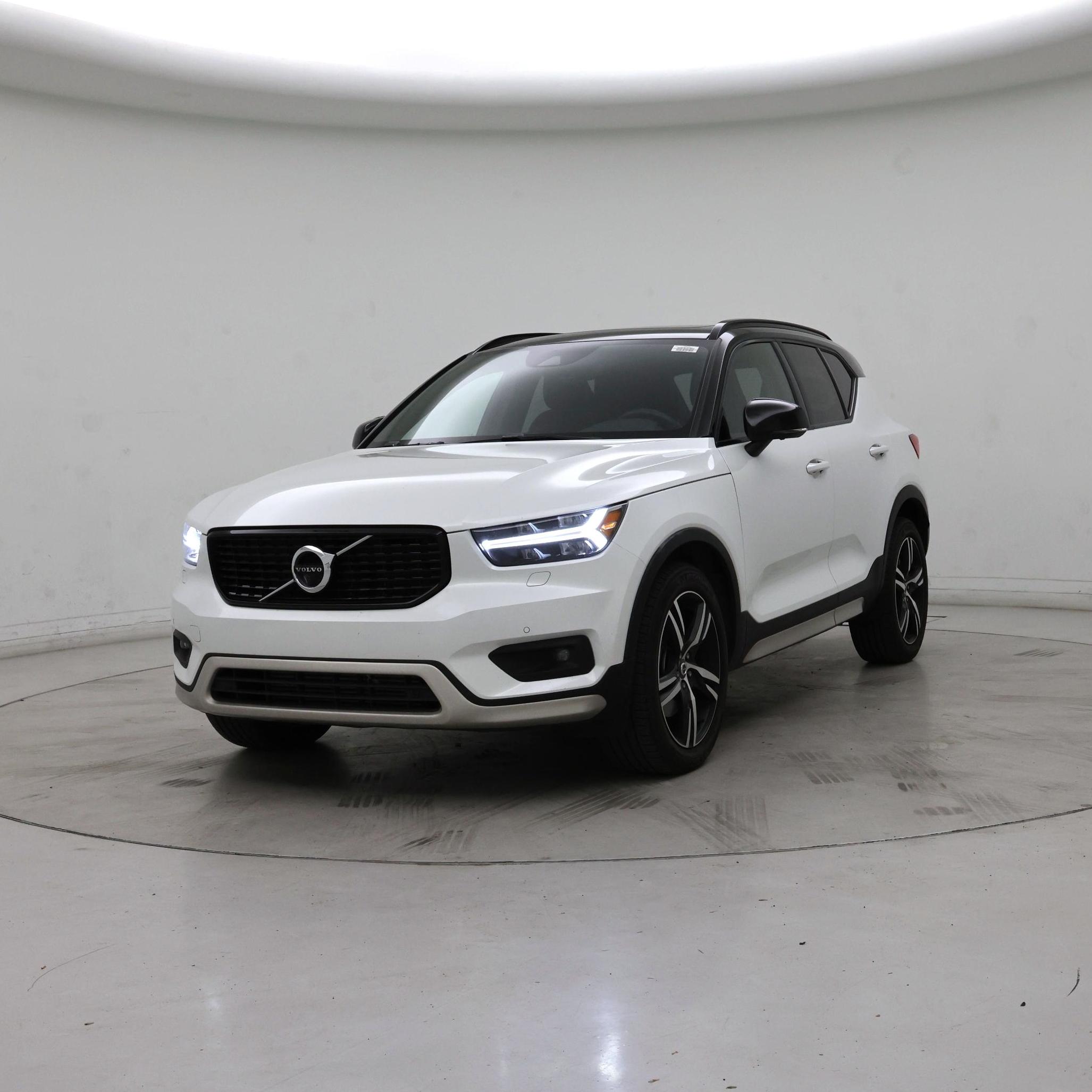 Thumbnail: 2021 Volvo XC40 - 4