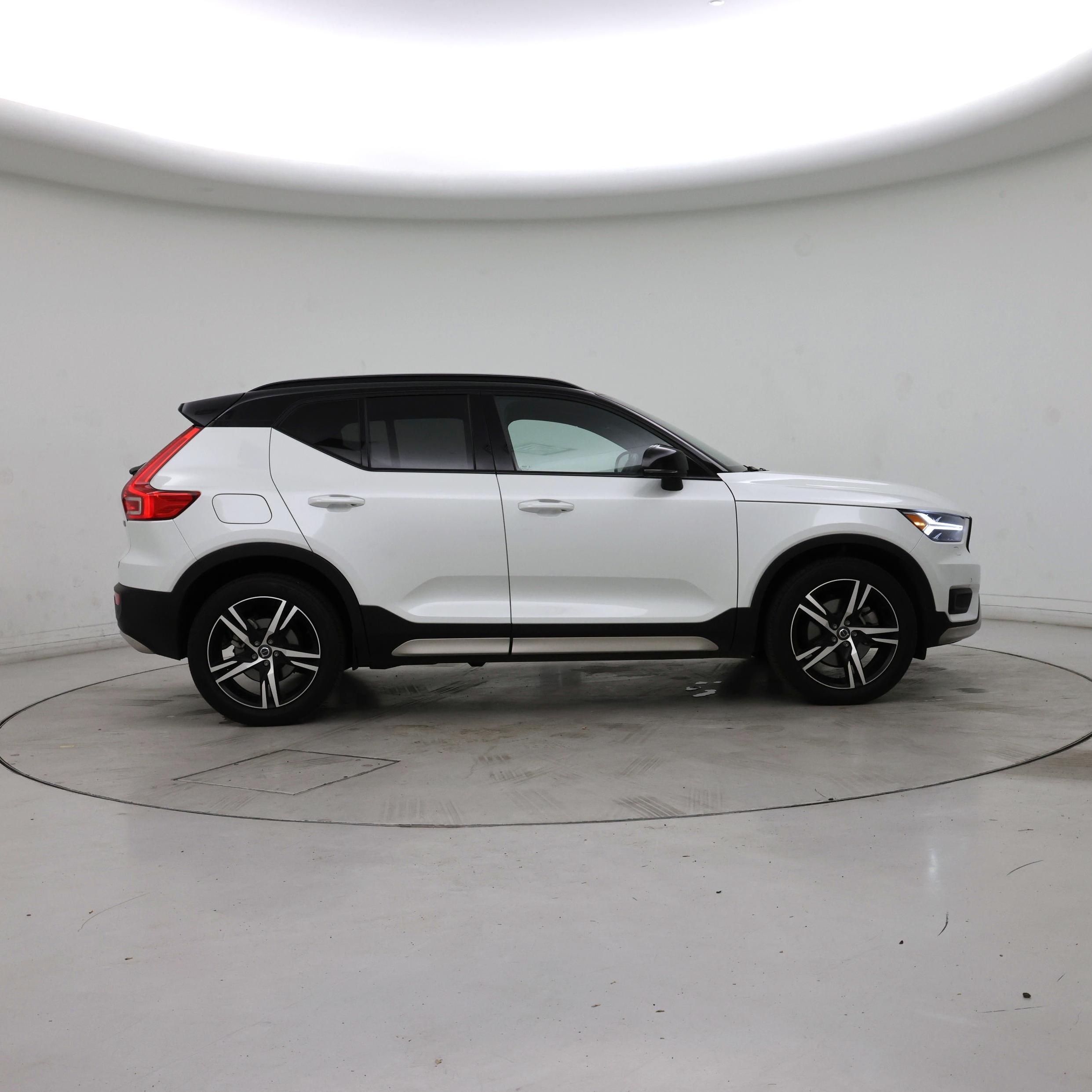 Thumbnail: 2021 Volvo XC40 - 7