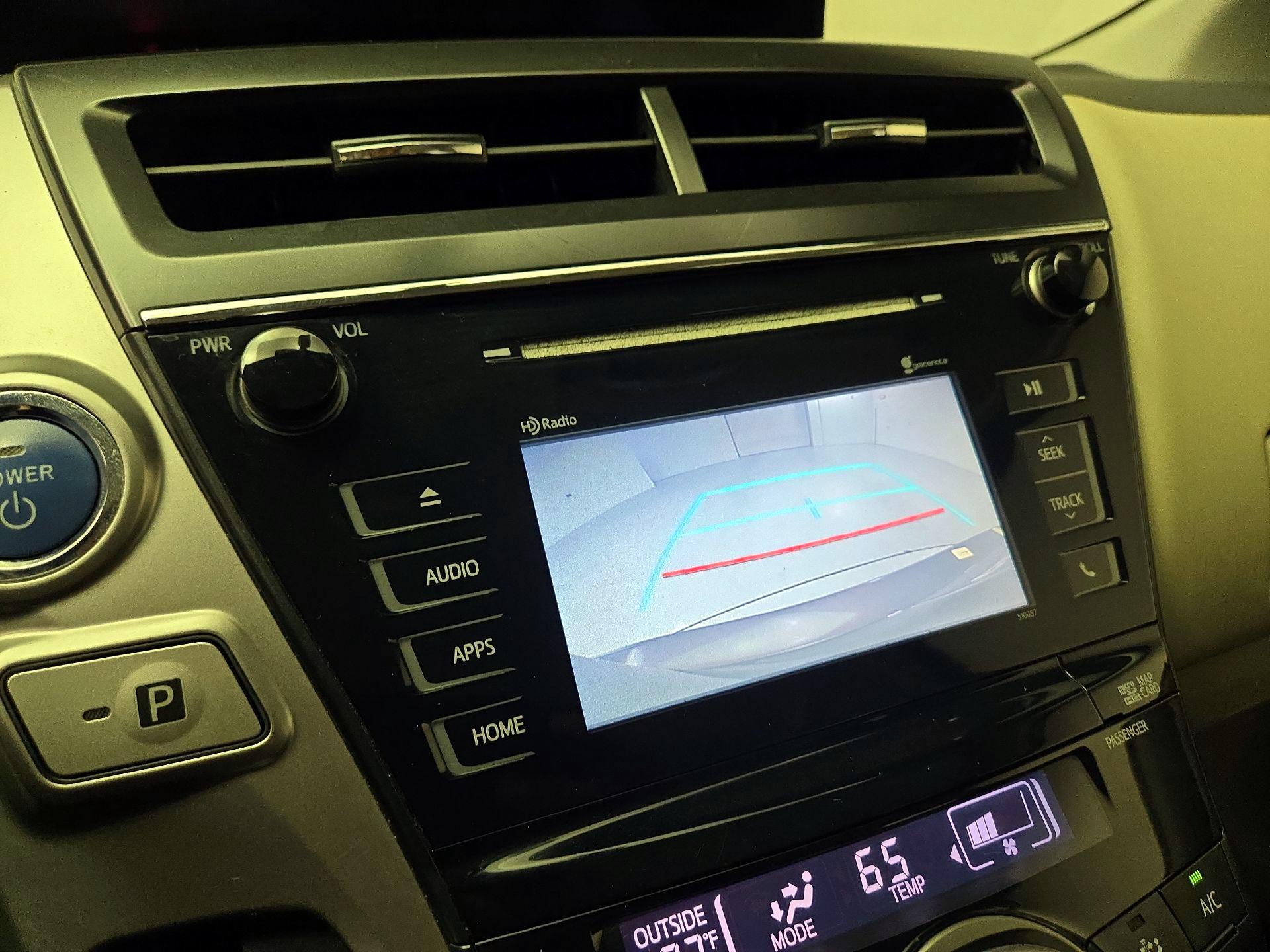Thumbnail: 2015 Toyota Prius v - 15