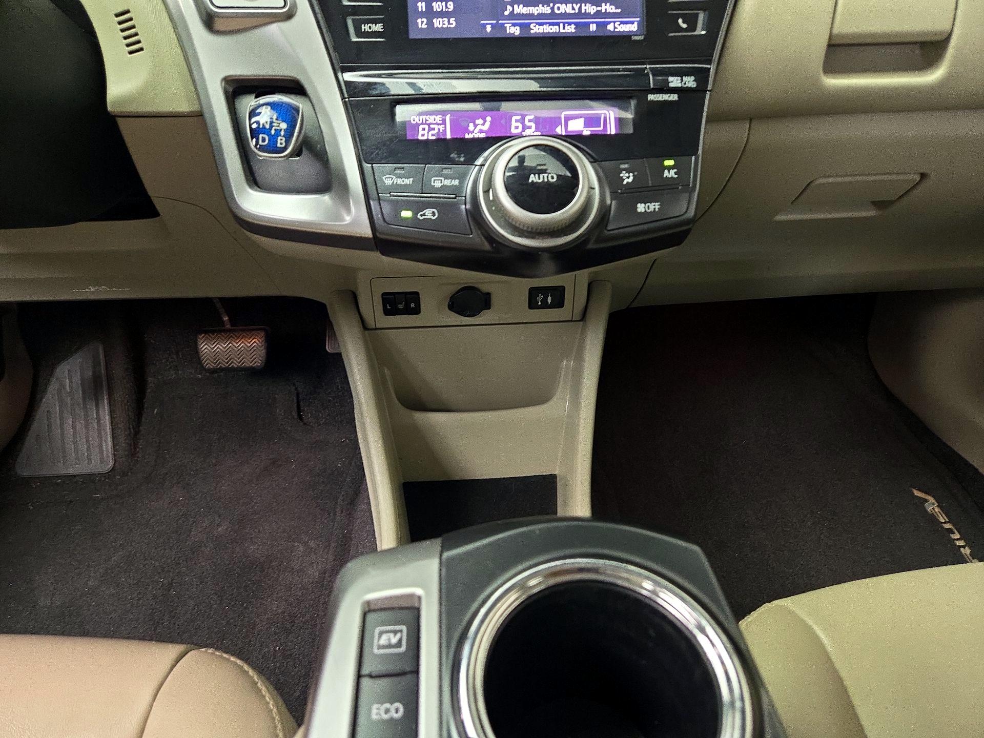 Thumbnail: 2015 Toyota Prius v - 18