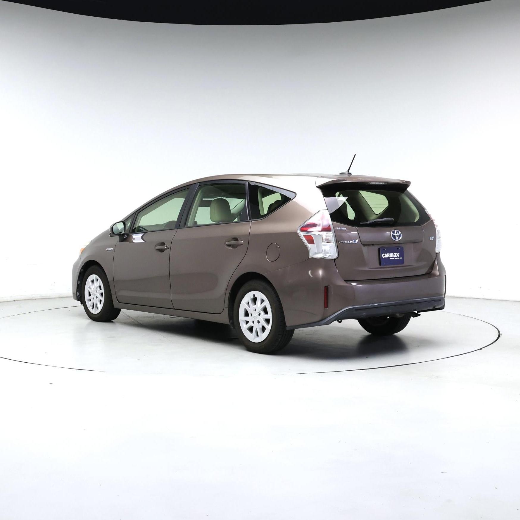 Thumbnail: 2015 Toyota Prius v - 2