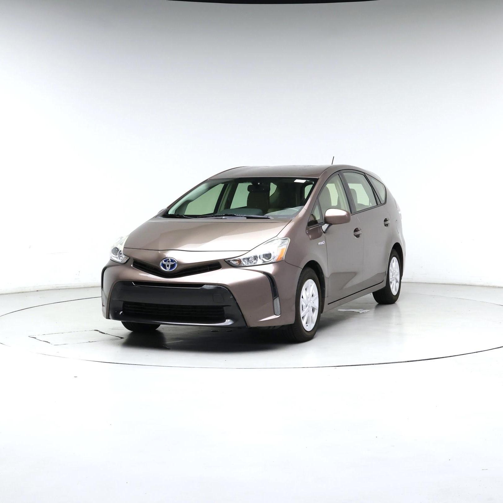 Thumbnail: 2015 Toyota Prius v - 4