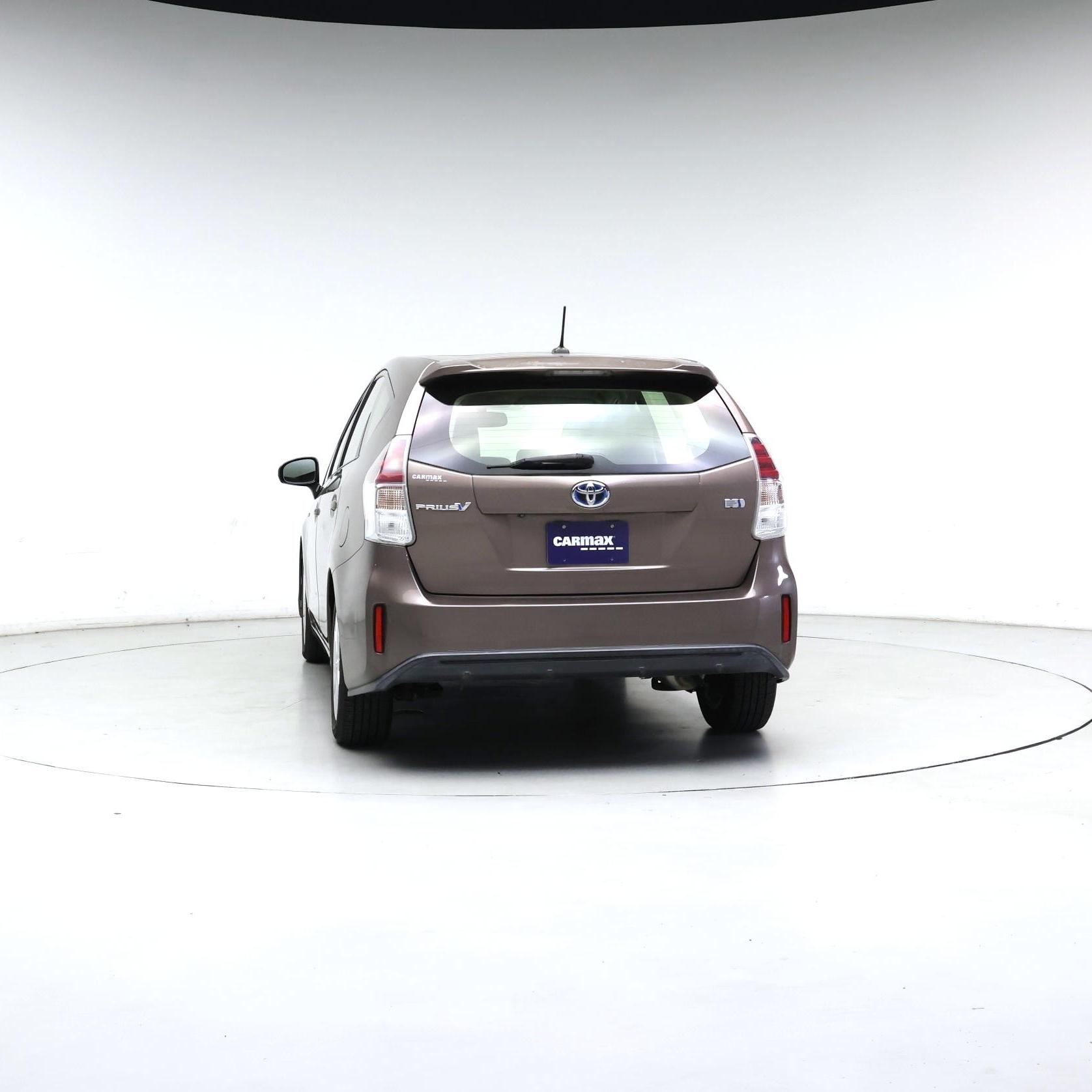 Thumbnail: 2015 Toyota Prius v - 6
