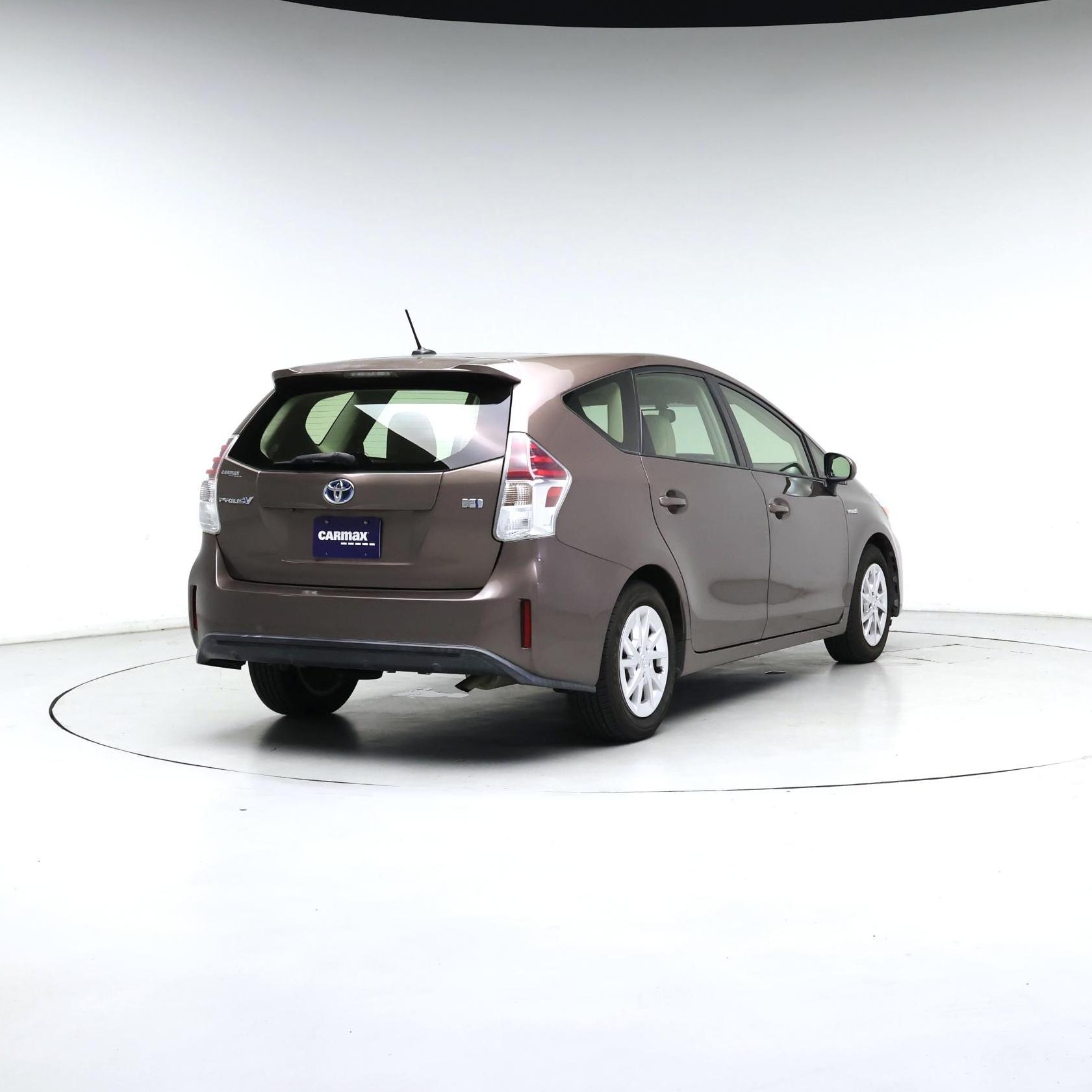 Thumbnail: 2015 Toyota Prius v - 8