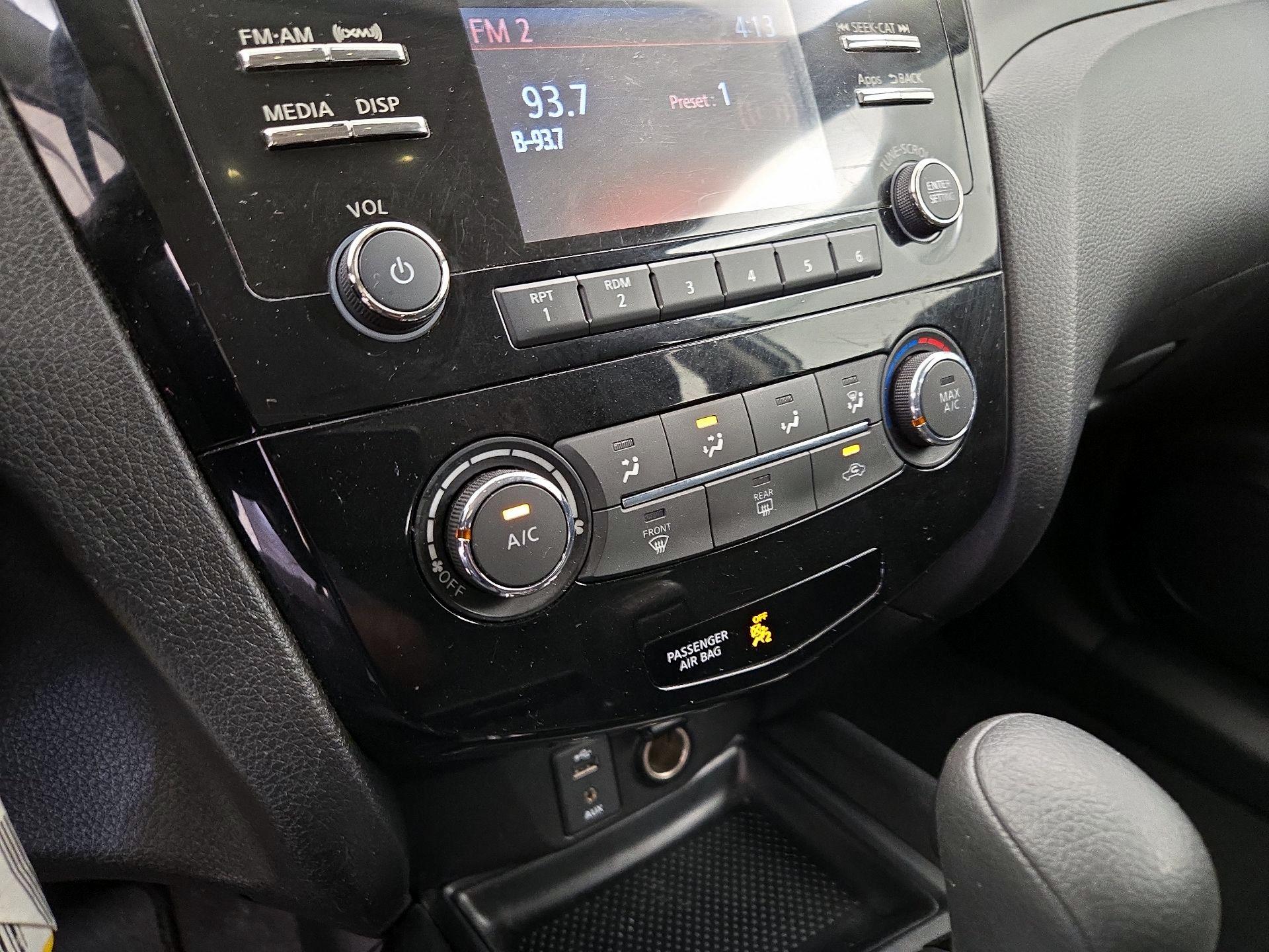 Thumbnail: 2016 Nissan Rogue - 16