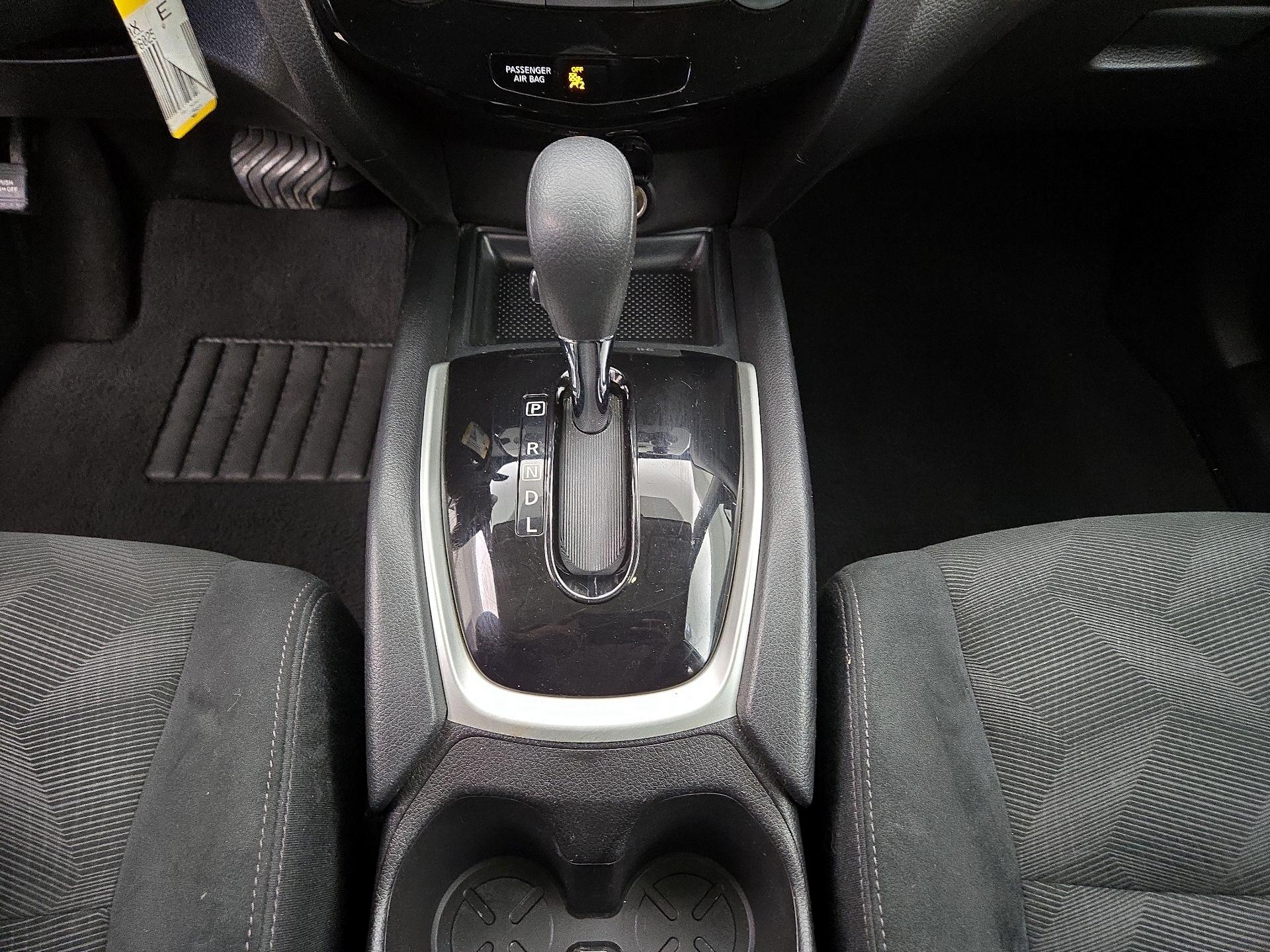 Thumbnail: 2016 Nissan Rogue - 17