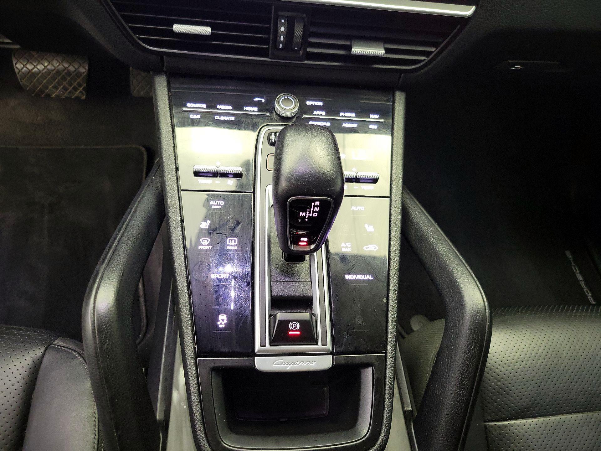 Thumbnail: 2019 Porsche Cayenne - 18