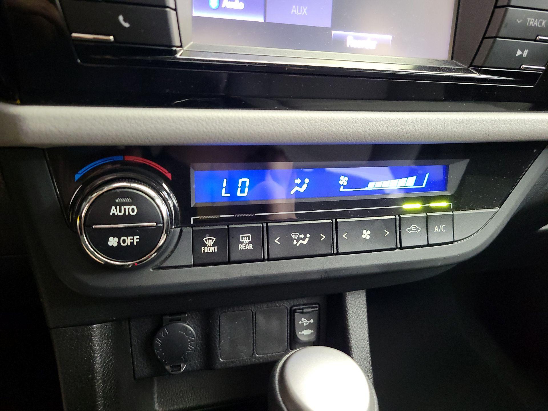 Thumbnail: 2014 Toyota Corolla - 16