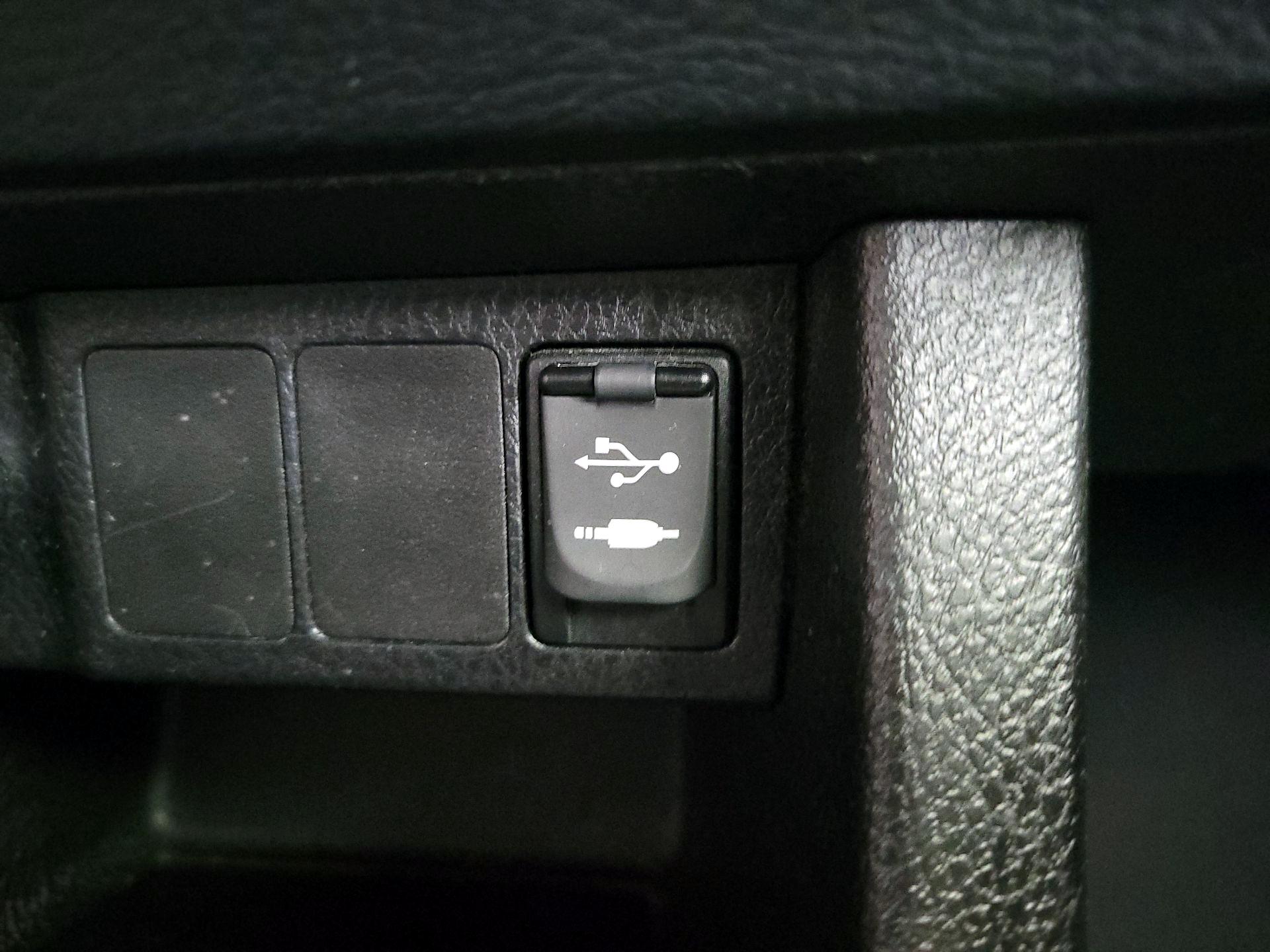 Thumbnail: 2014 Toyota Corolla - 18