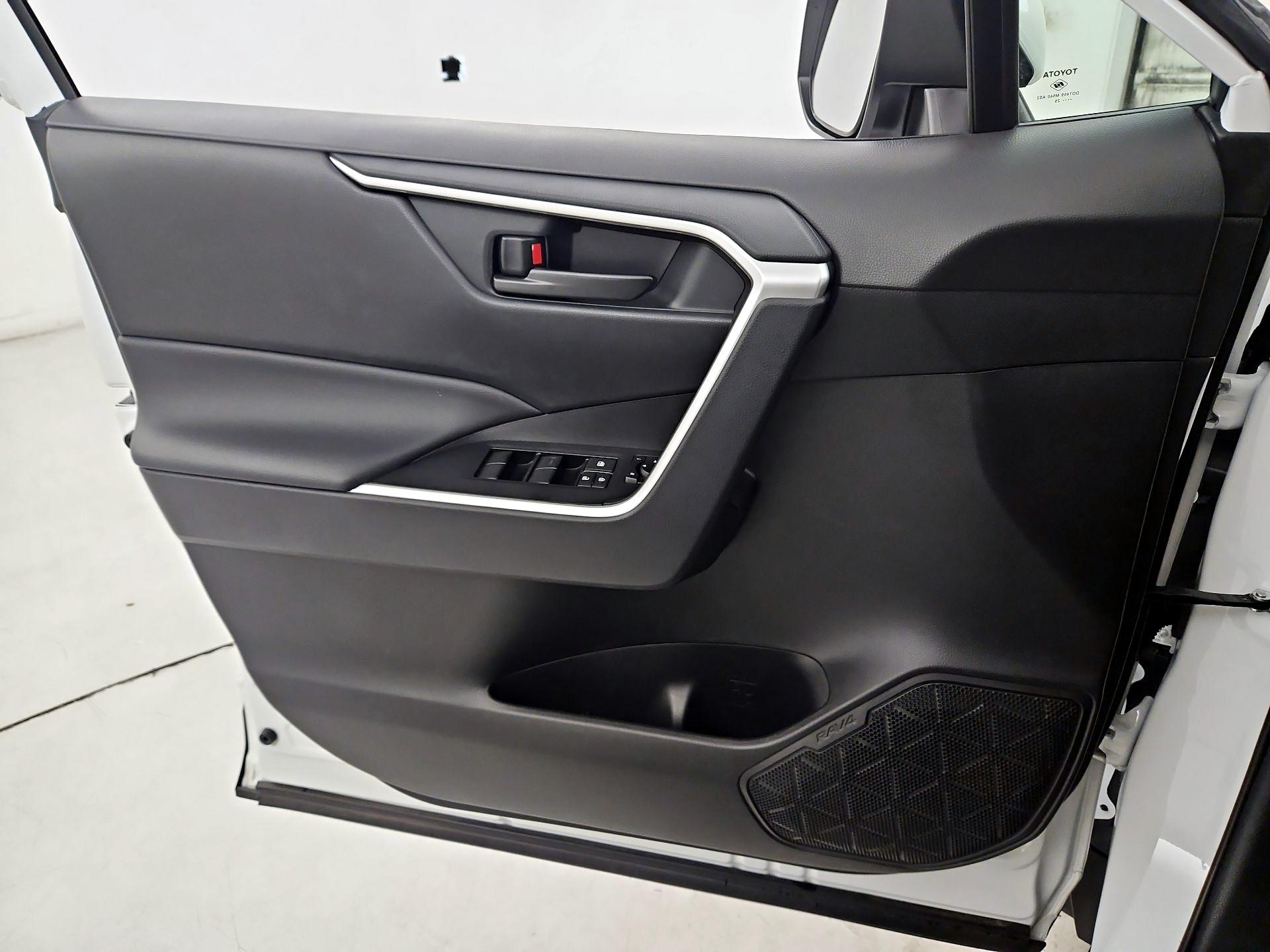 Thumbnail: 2025 Toyota RAV4 - 12
