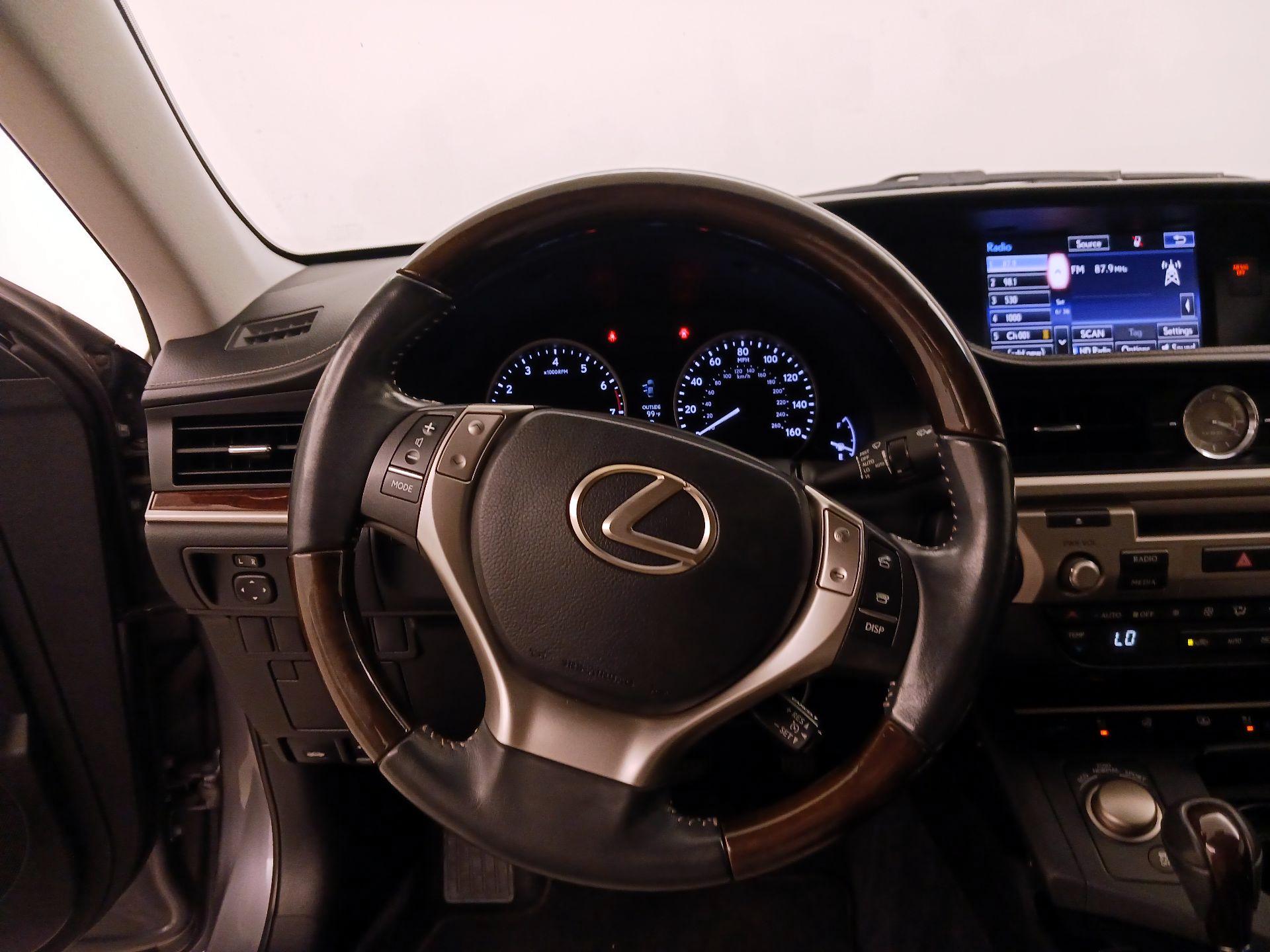 Thumbnail: 2015 Lexus ES - 10