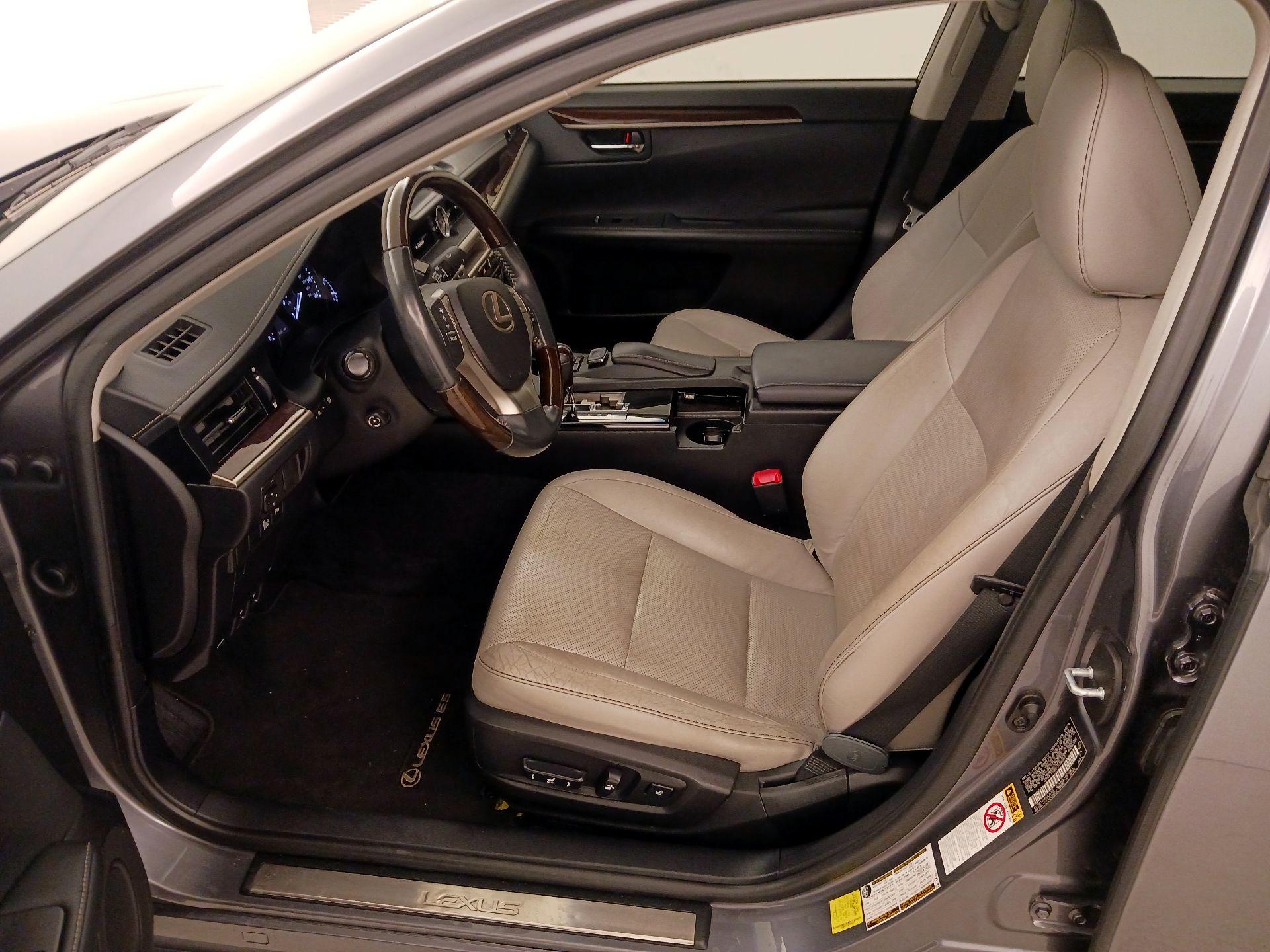 Thumbnail: 2015 Lexus ES - 11