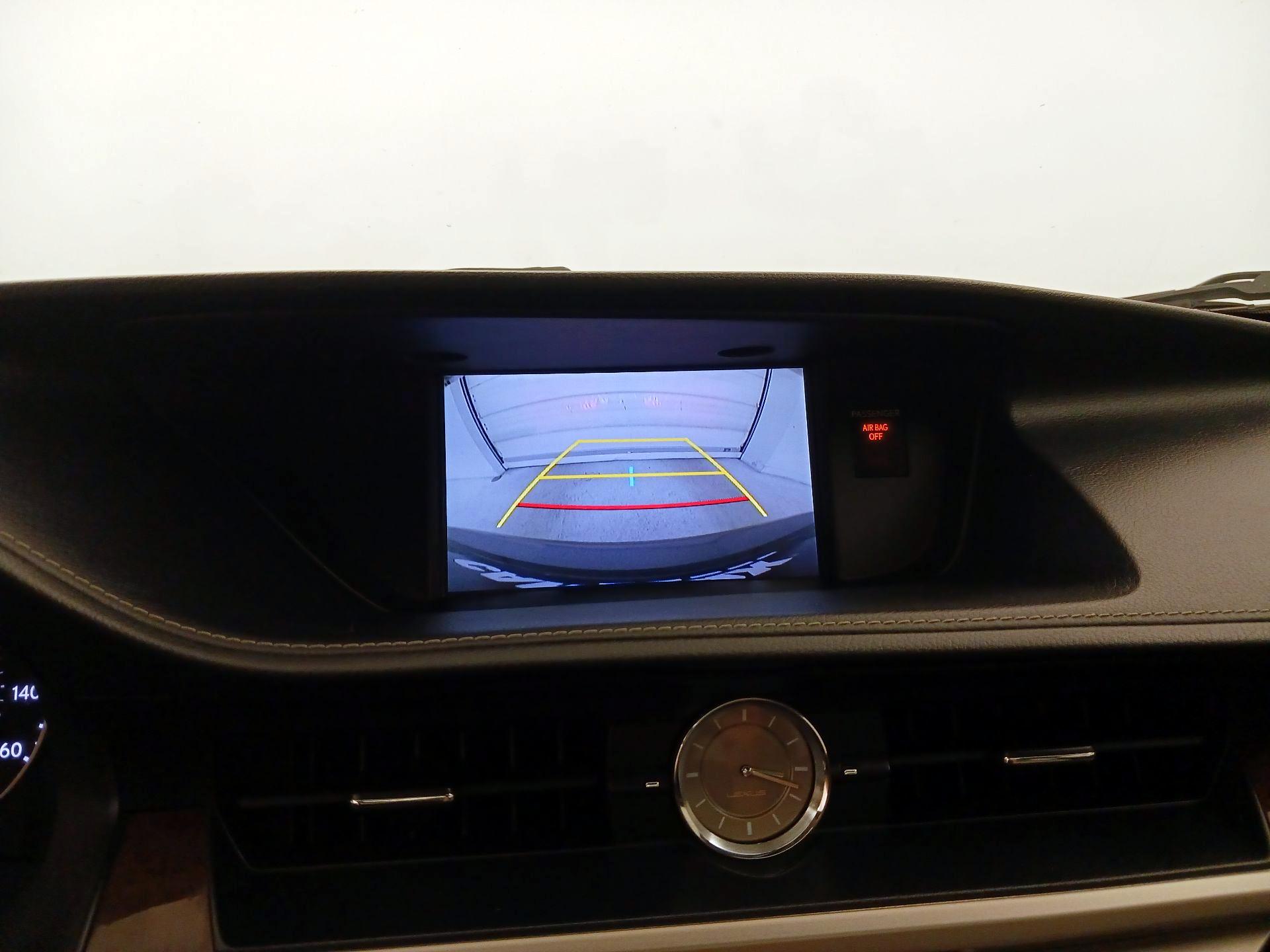 Thumbnail: 2015 Lexus ES - 14