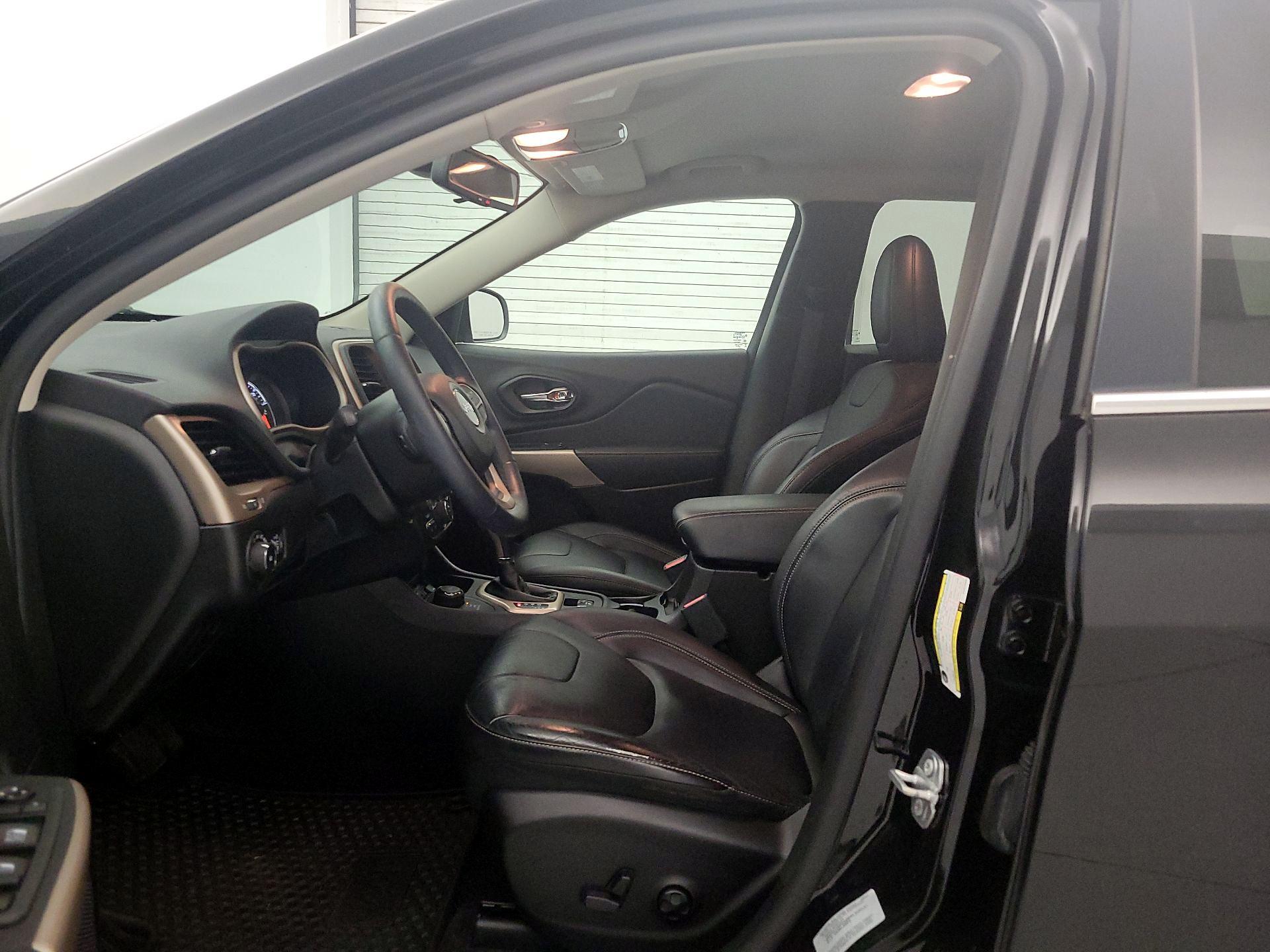 Thumbnail: 2017 Jeep Cherokee - 11