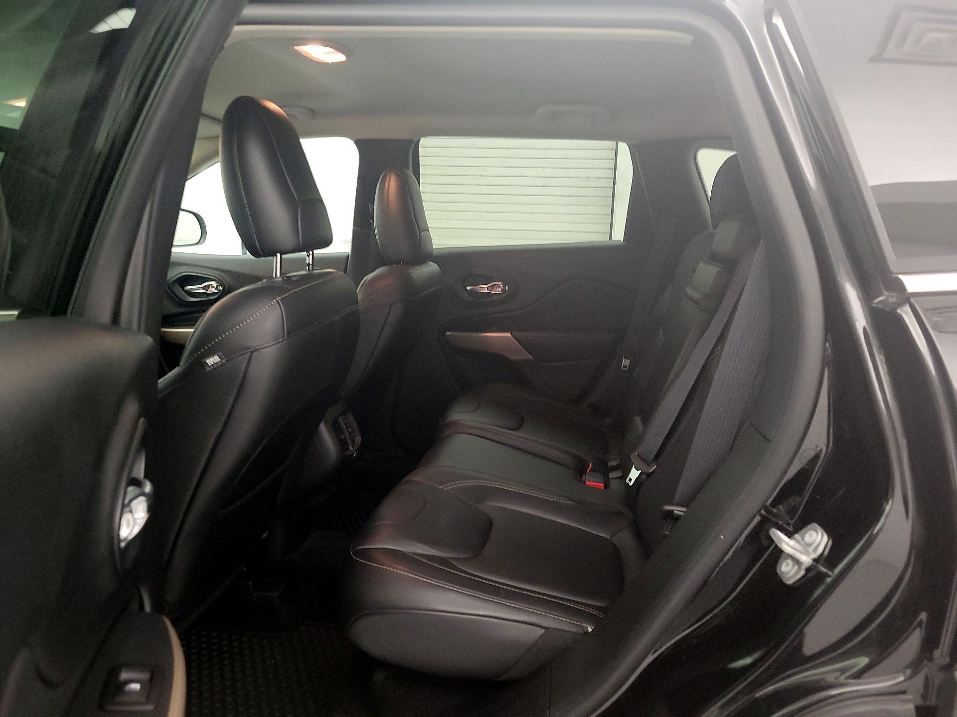 Thumbnail: 2017 Jeep Cherokee - 19