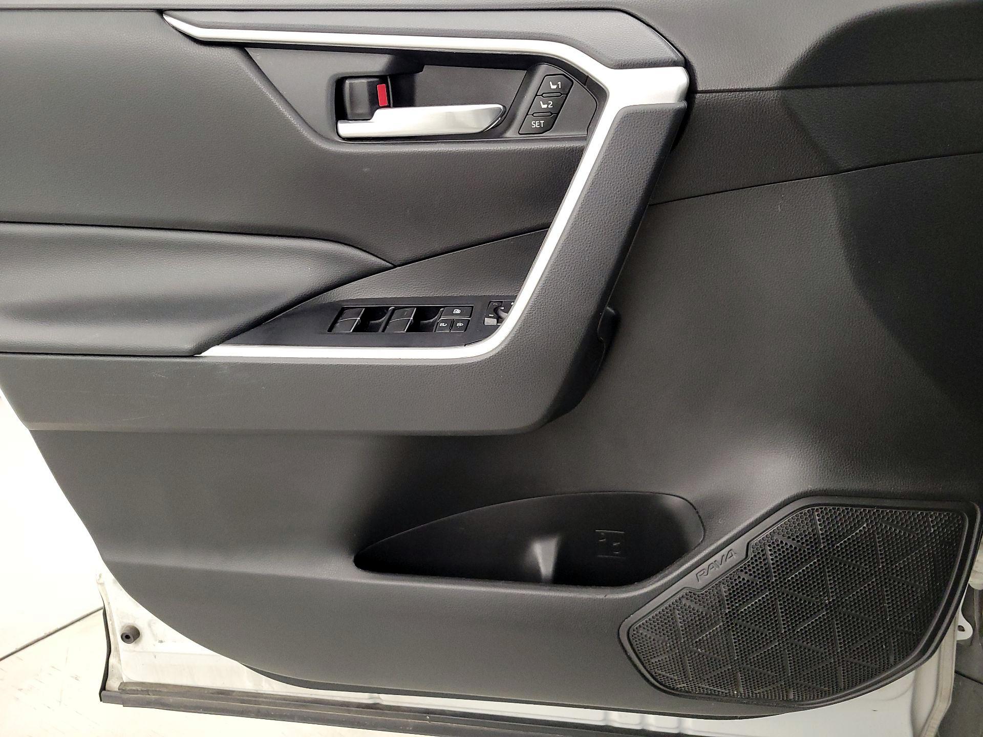 Thumbnail: 2021 Toyota RAV4 - 12