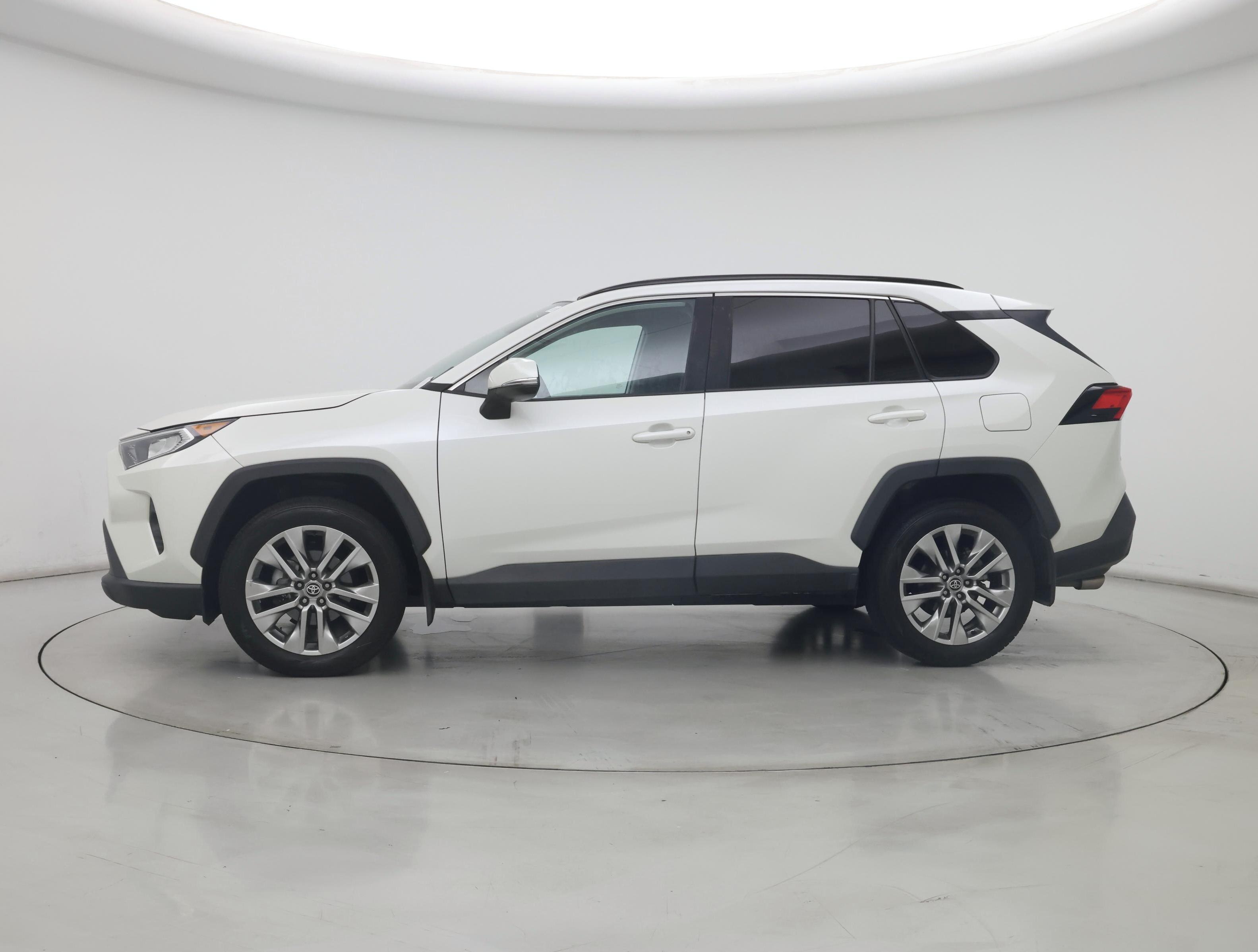 Thumbnail: 2021 Toyota RAV4 - 3