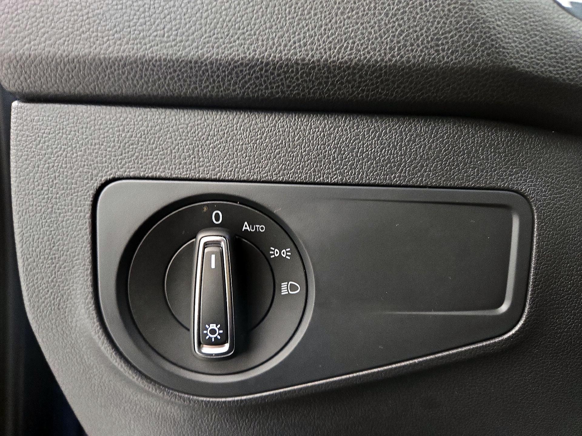 Thumbnail: 2019 Volkswagen Tiguan - 13