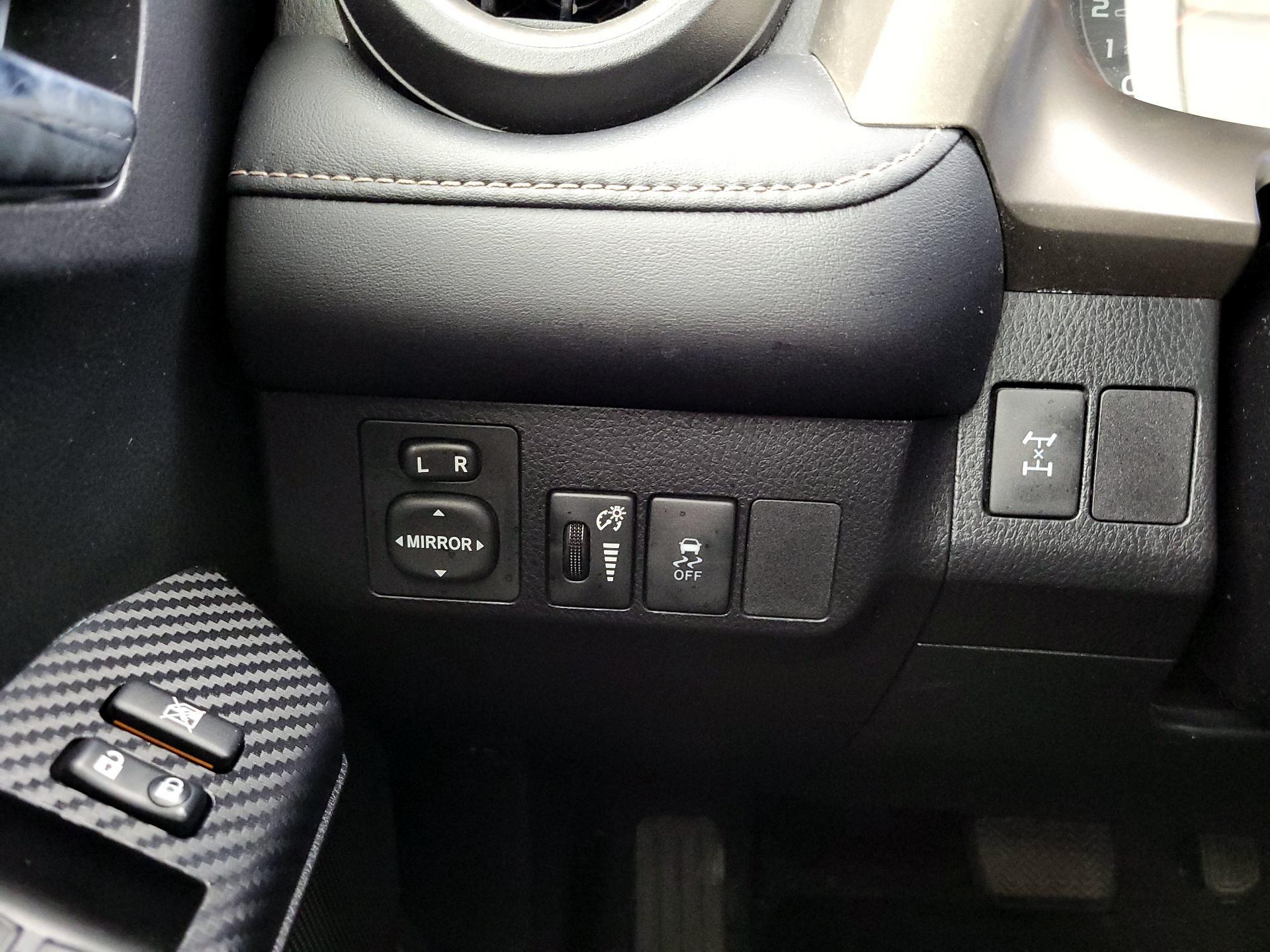 Thumbnail: 2014 Toyota RAV4 - 13