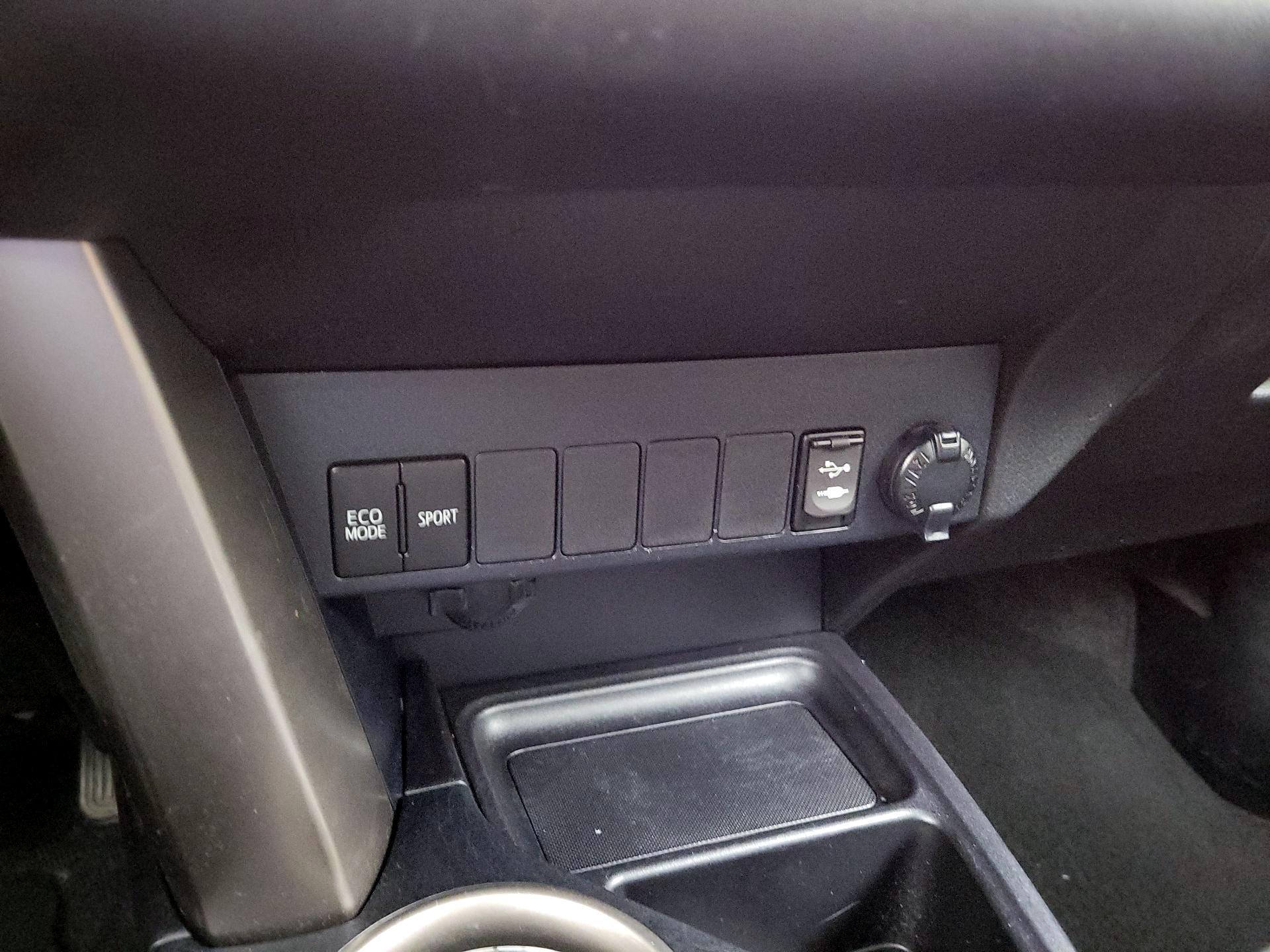 Thumbnail: 2014 Toyota RAV4 - 18