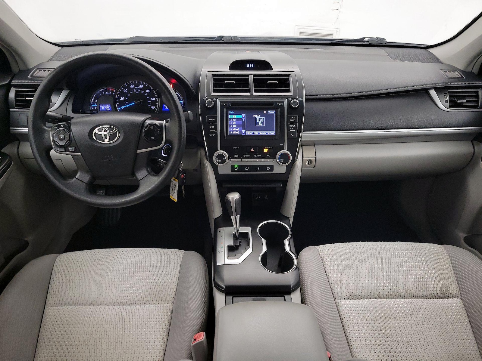 2014 Toyota Camry LE - Photo 10