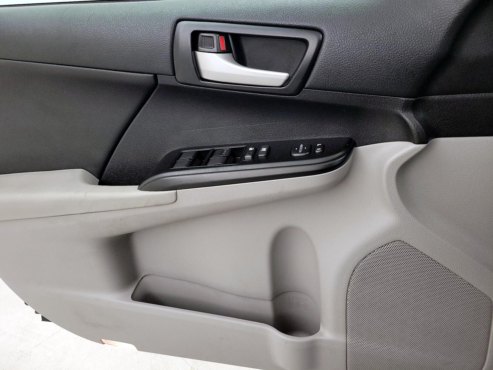 Thumbnail: 2014 Toyota Camry - 12