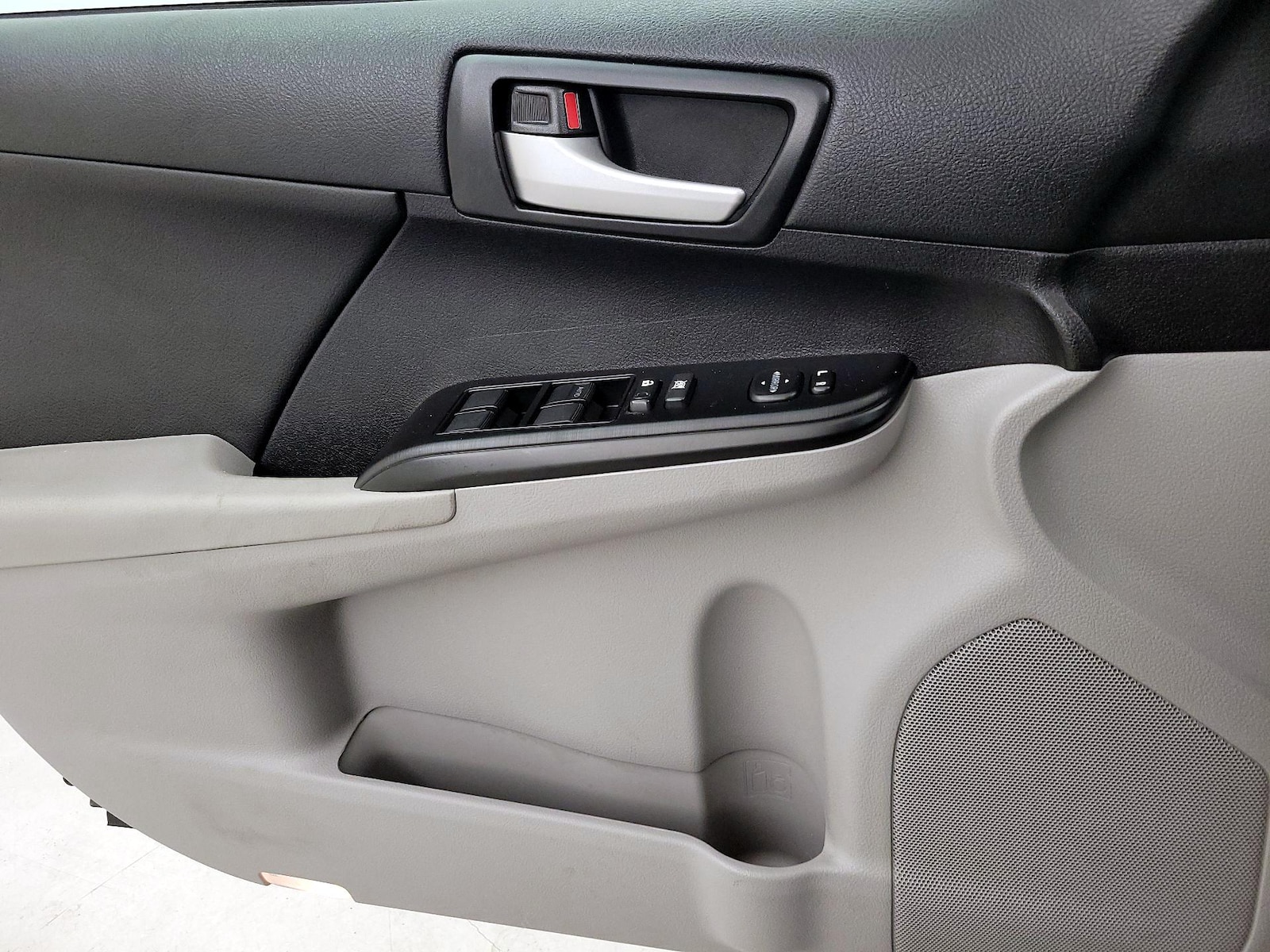 2014 Toyota Camry LE - Photo 13
