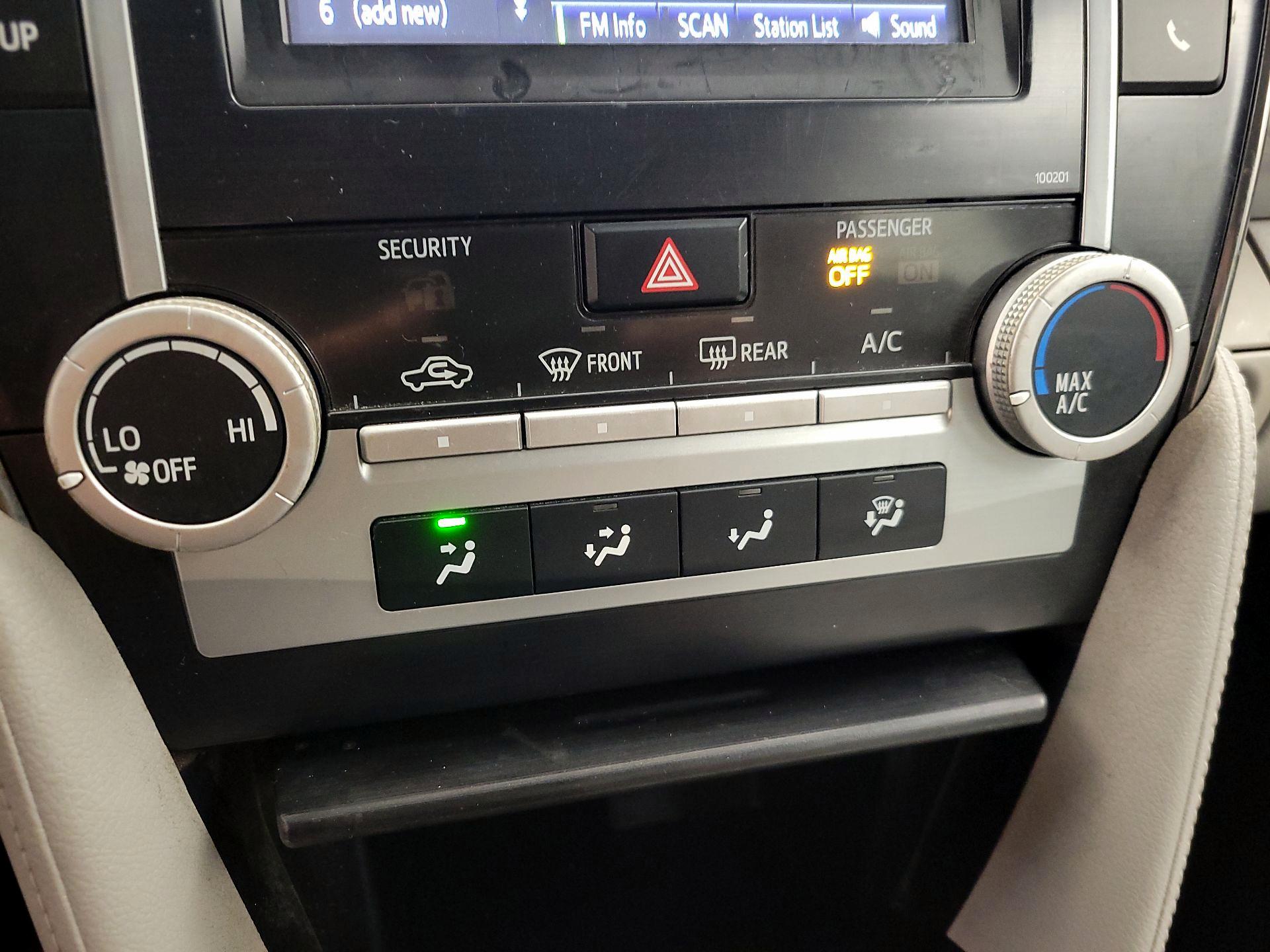 Thumbnail: 2014 Toyota Camry - 15