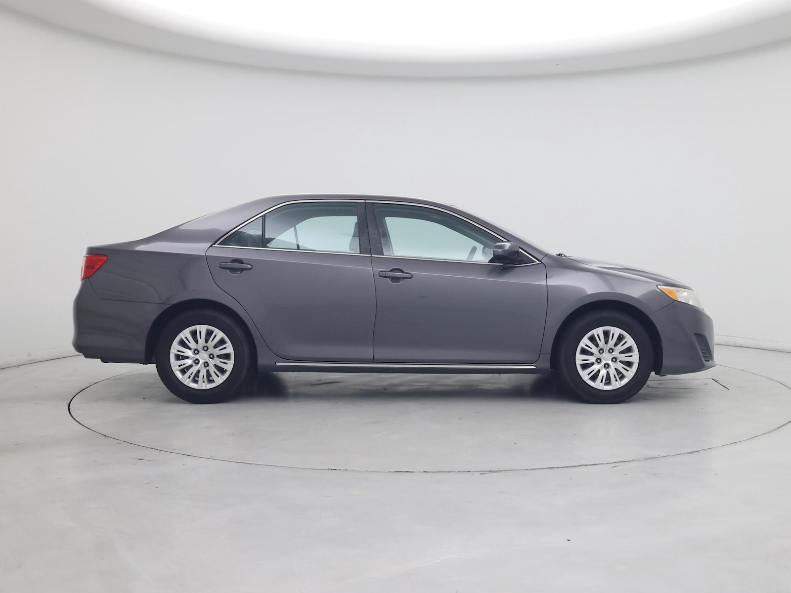 2014 Toyota Camry LE - Photo 8