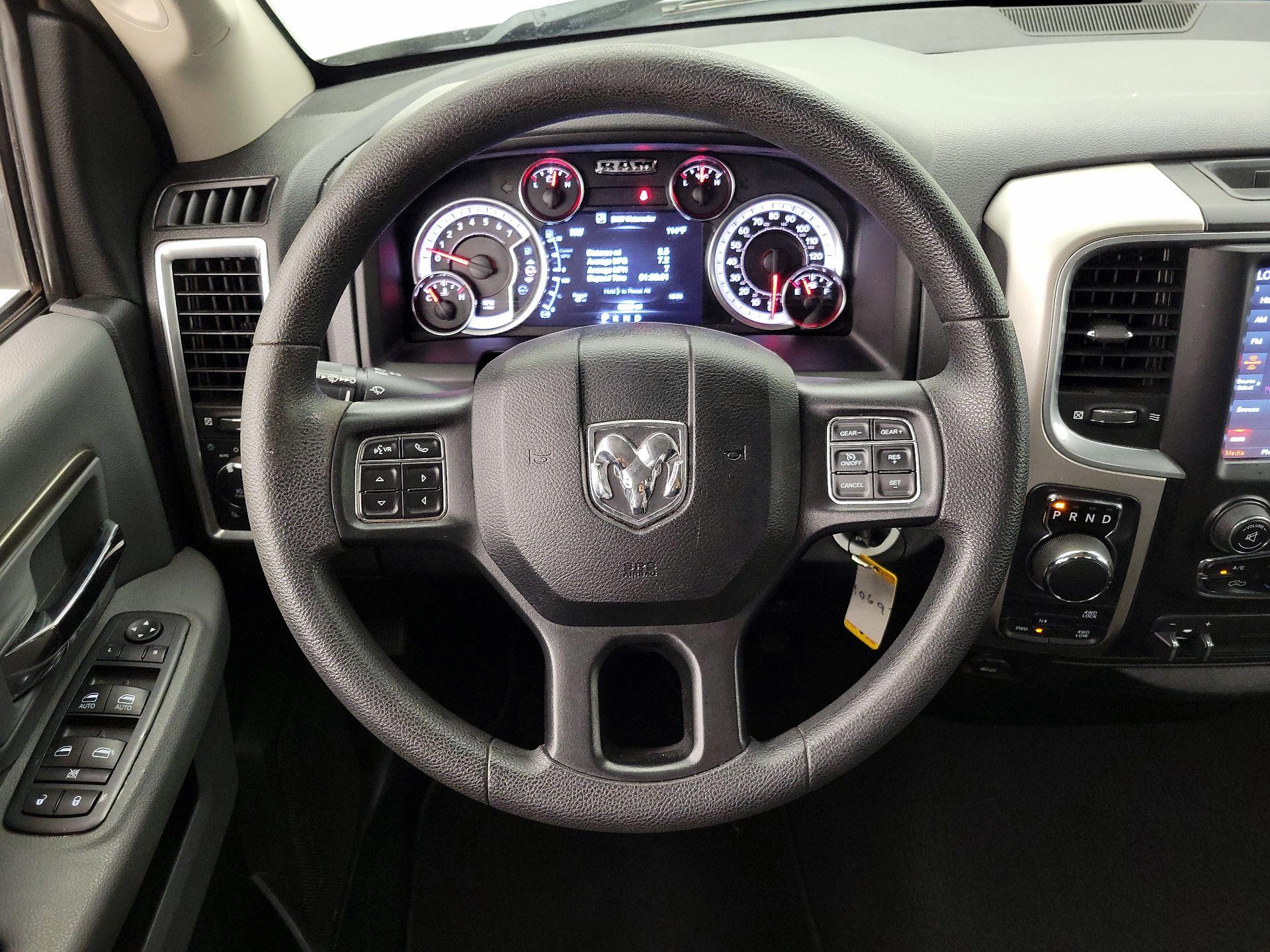 Thumbnail: 2019 RAM 1500 Classic - 10