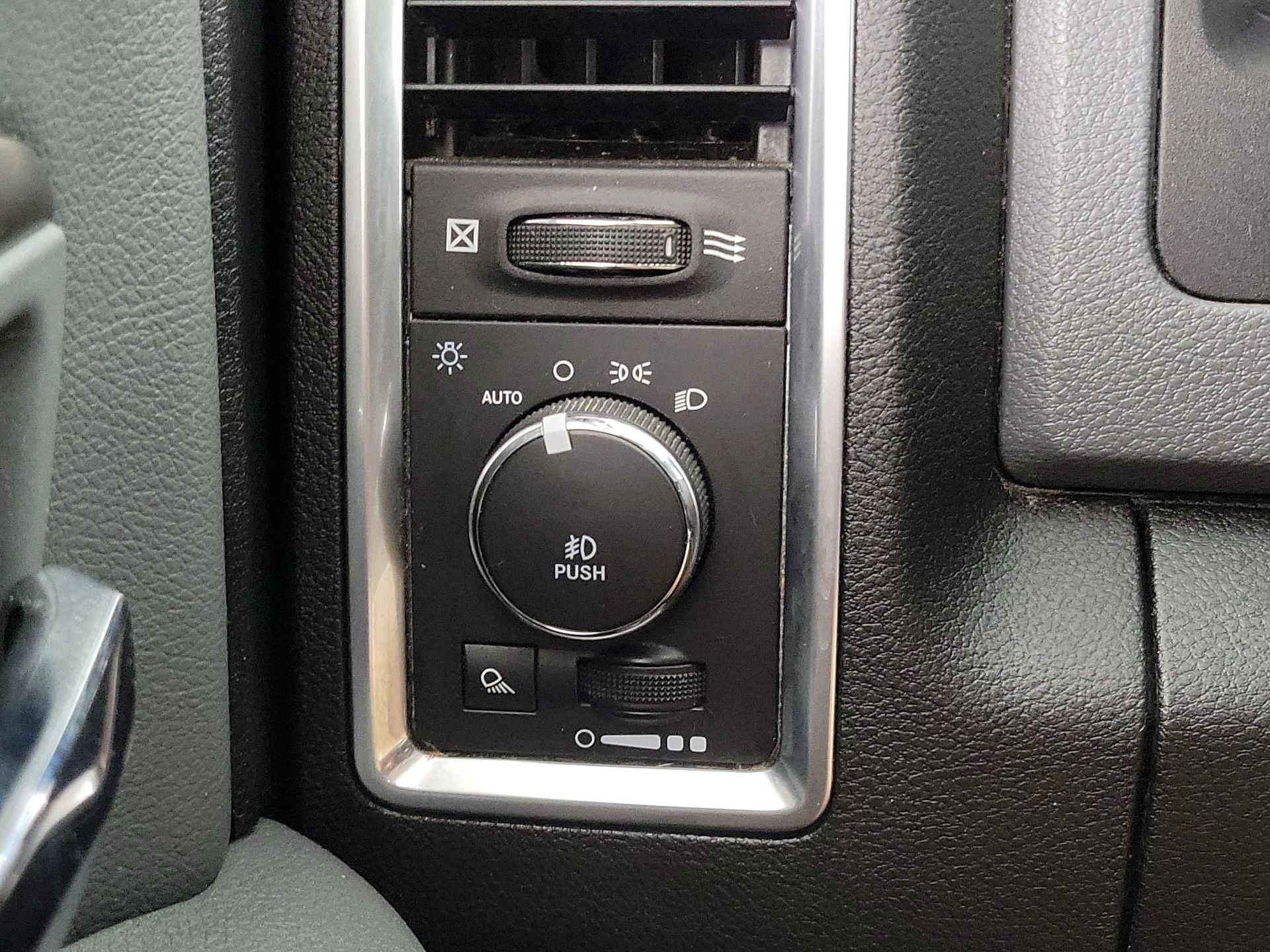 Thumbnail: 2019 RAM 1500 Classic - 13